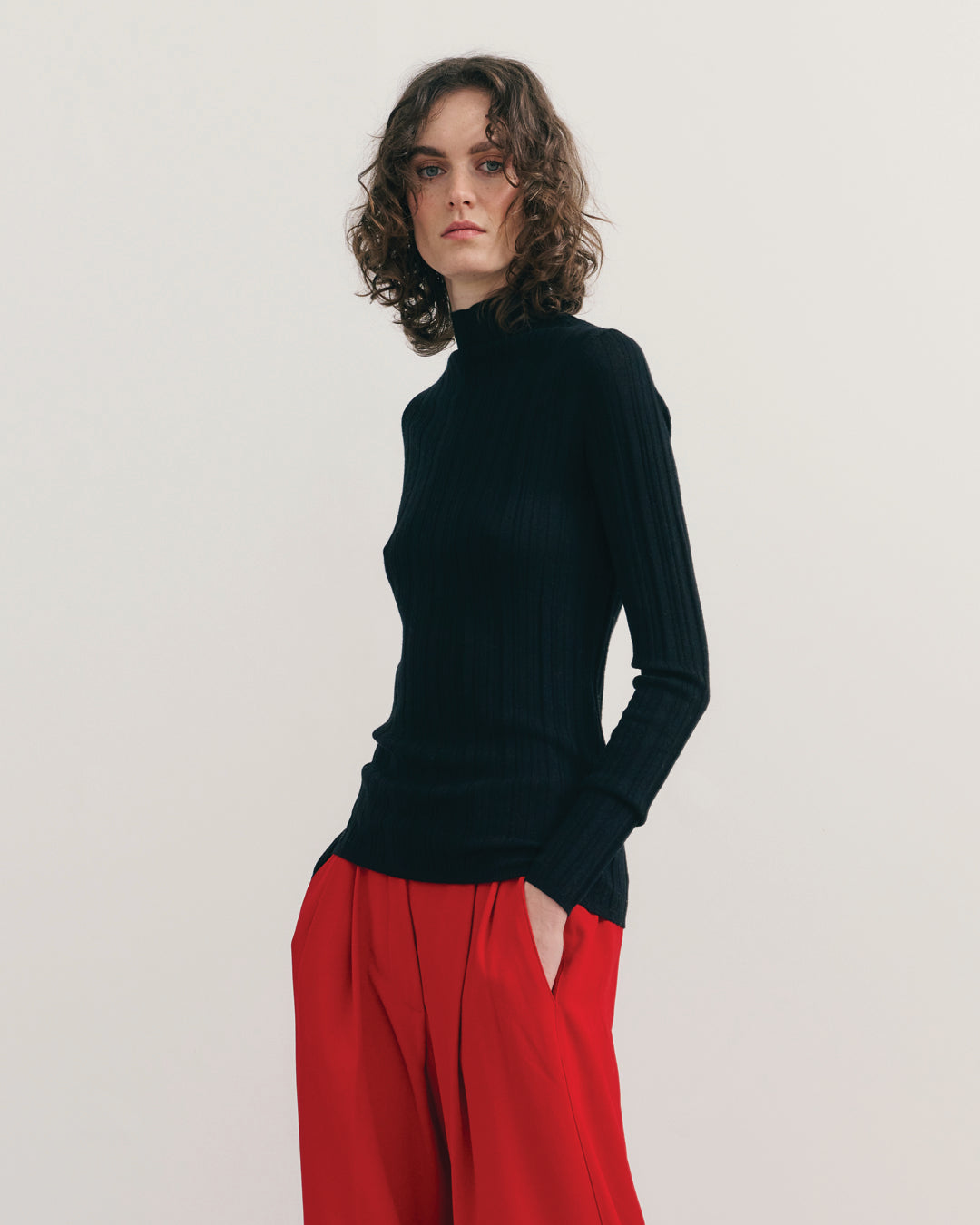 SUPERFINE ALL SEASON CASHMERE MOCK NECK - BLACK