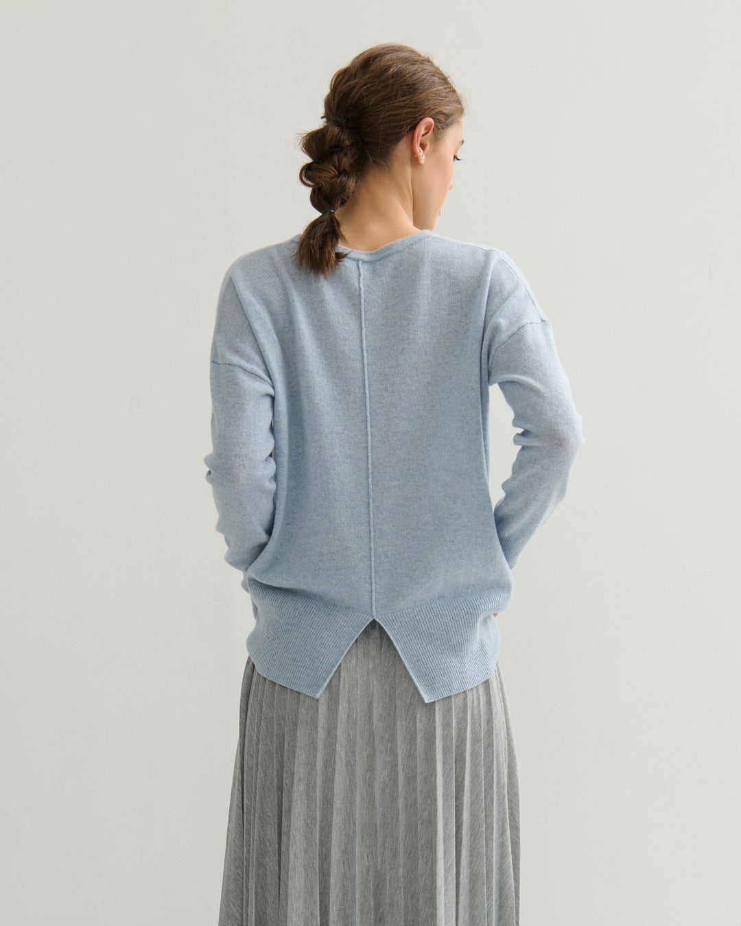 SPLIT BACK-HEM CREW NECK PULLOVER - HEATHER BLUE