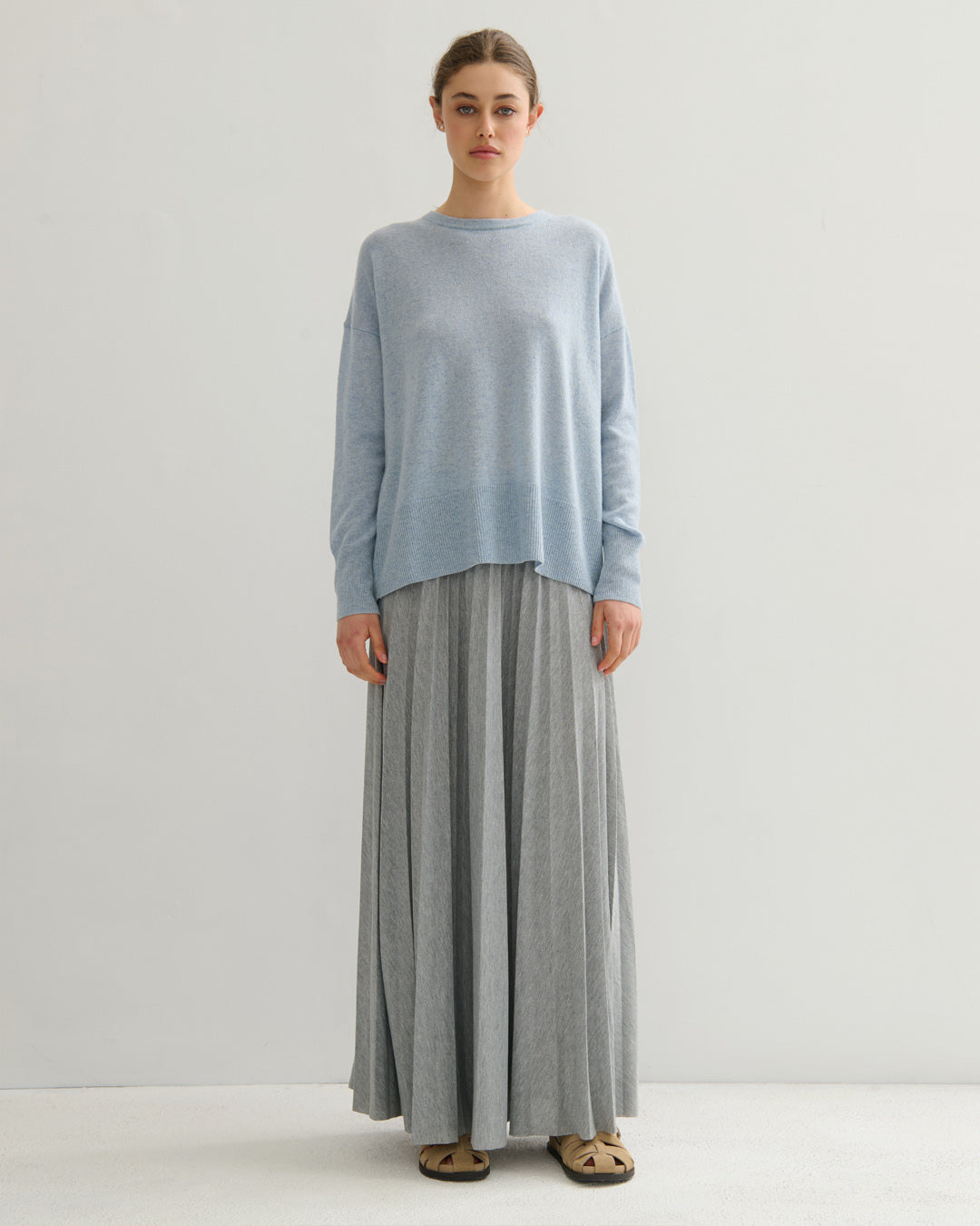SPLIT BACK-HEM CREW NECK PULLOVER - HEATHER BLUE