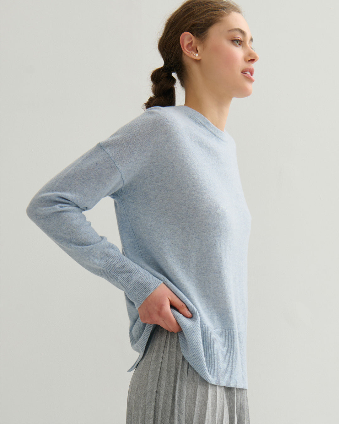SPLIT BACK-HEM CREW NECK PULLOVER - HEATHER BLUE