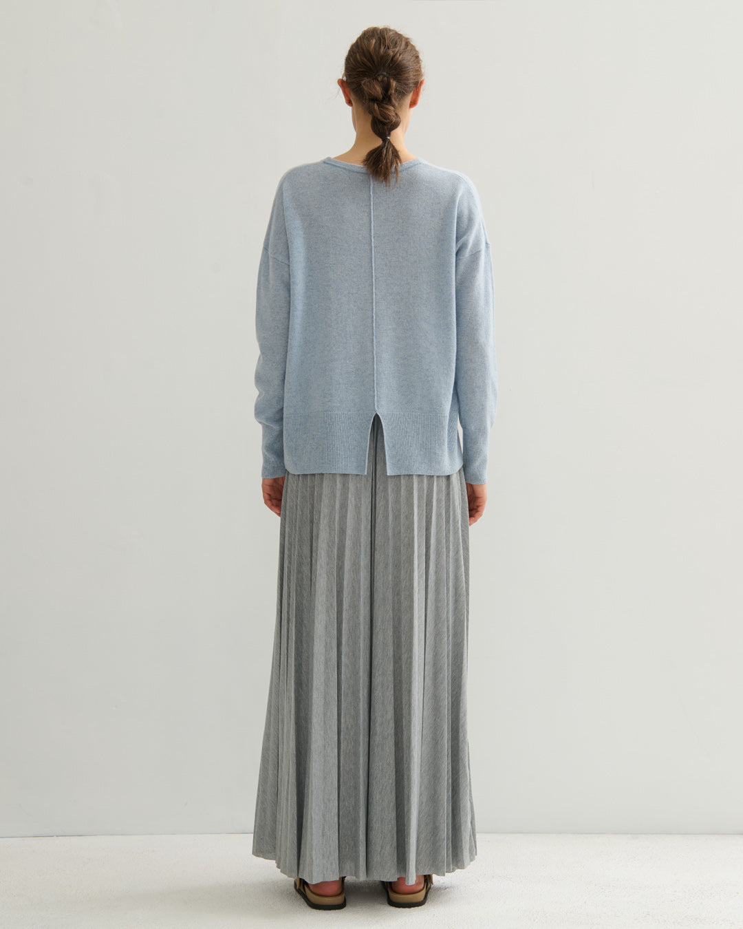 SPLIT BACK-HEM CREW NECK PULLOVER - HEATHER BLUE