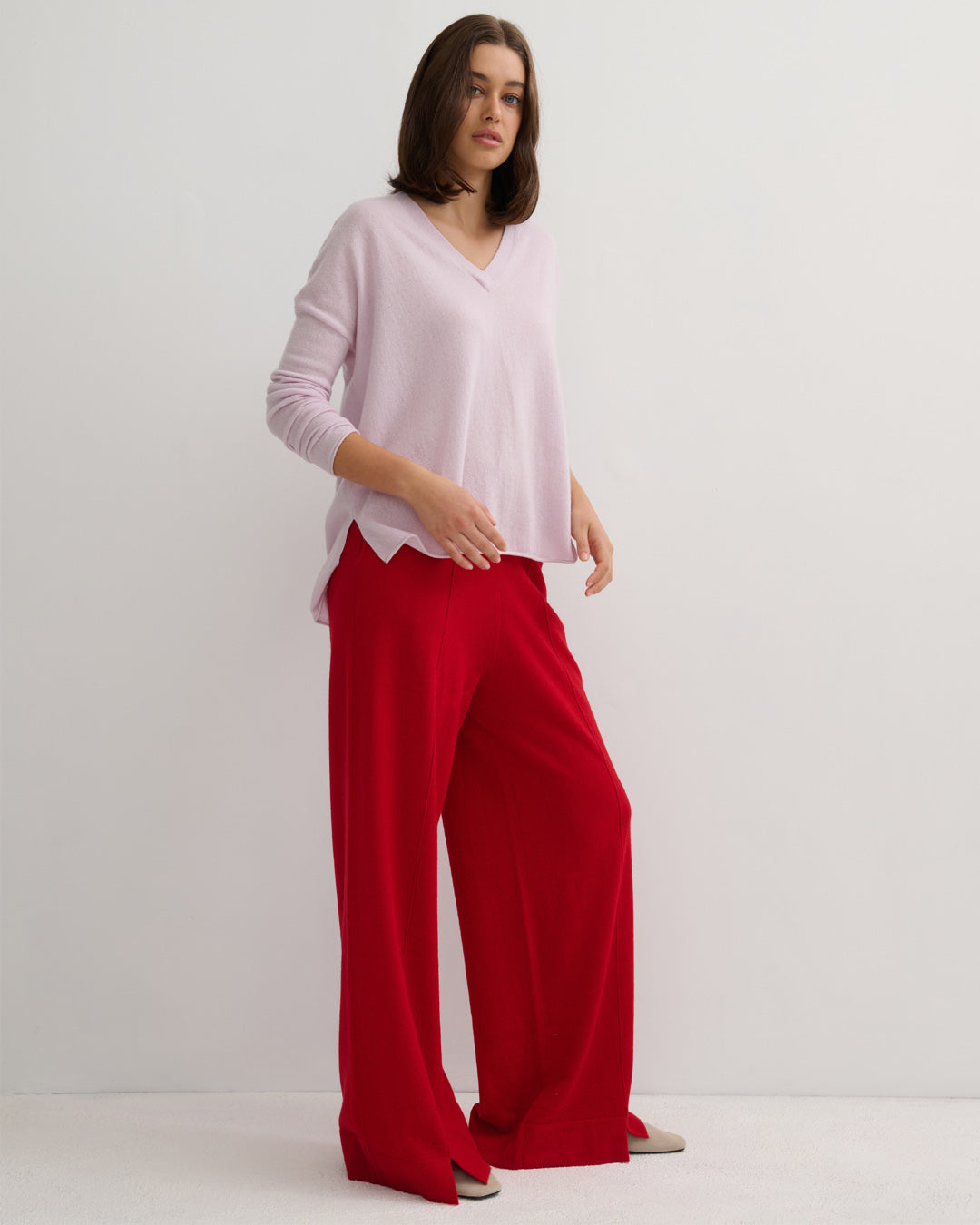 V NECK SPLIT SIDE CASHMERE PULLOVER - LILAC MIST