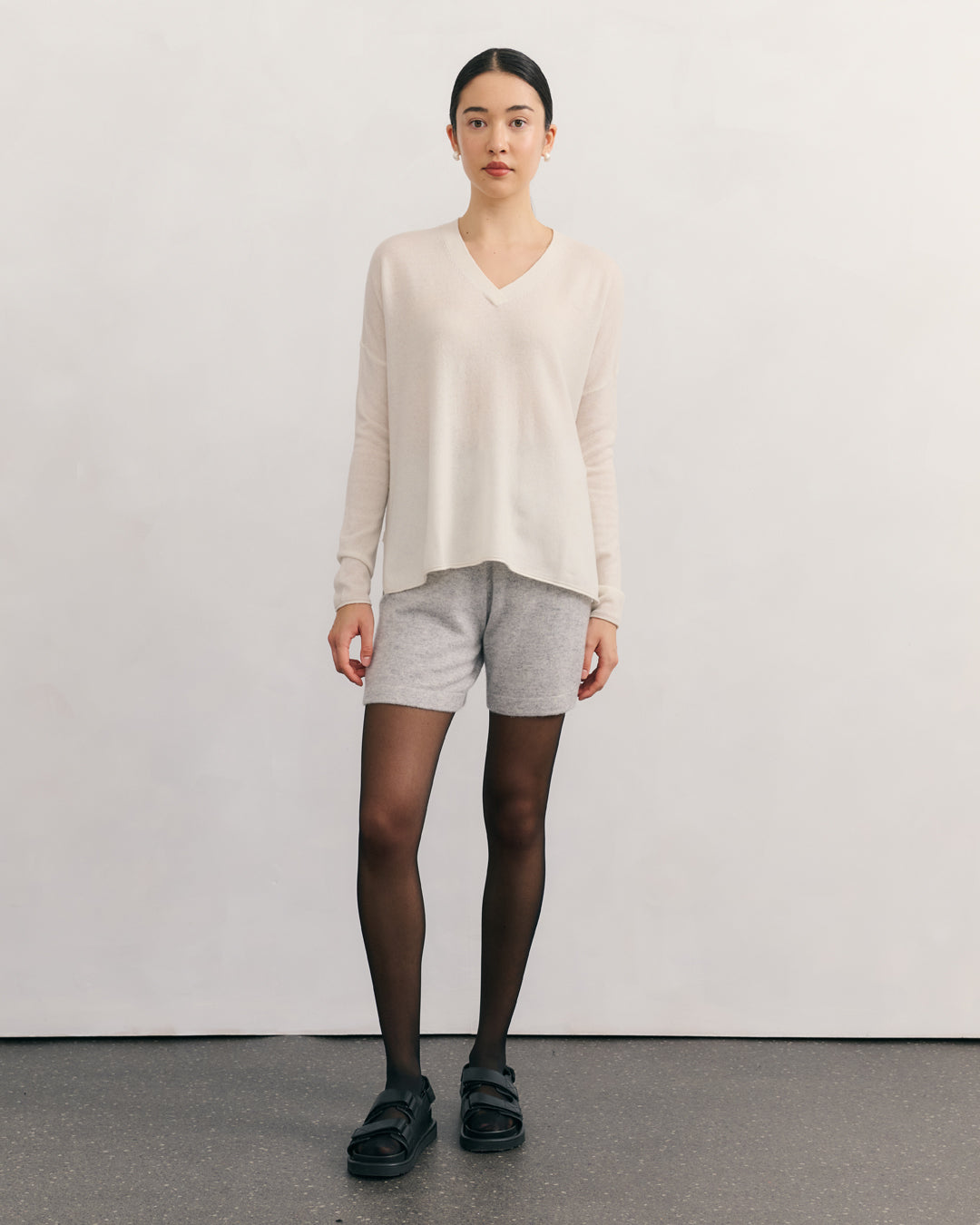 V NECK SPLIT SIDE CASHMERE PULLOVER - CREAM
