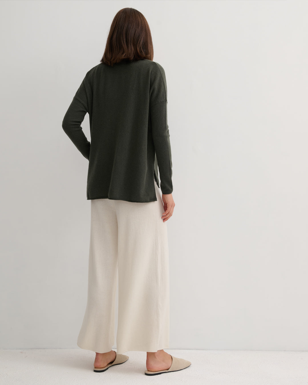 V NECK SPLIT SIDE CASHMERE PULLOVER - TEA LEAF