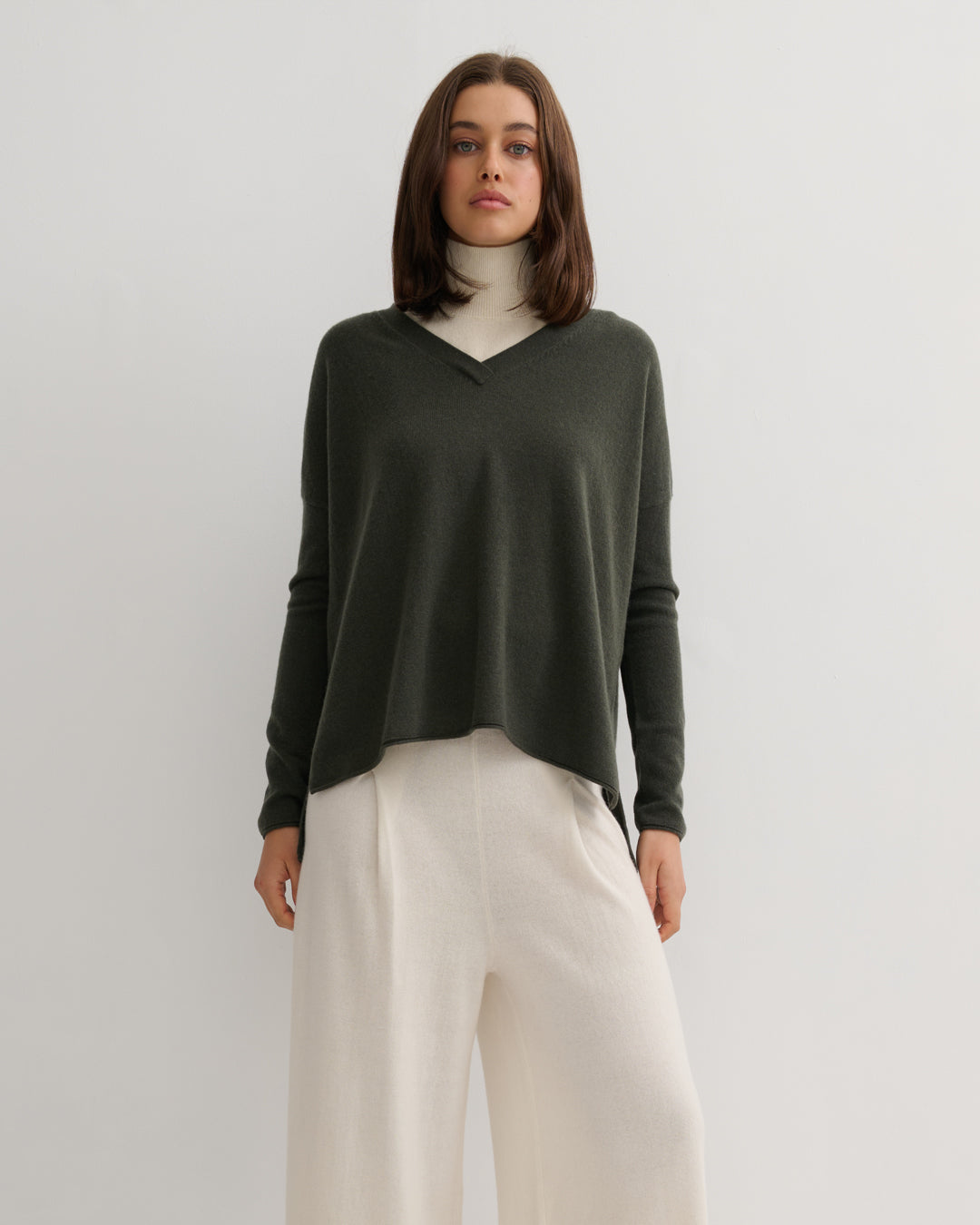 V NECK SPLIT SIDE CASHMERE PULLOVER - TEA LEAF