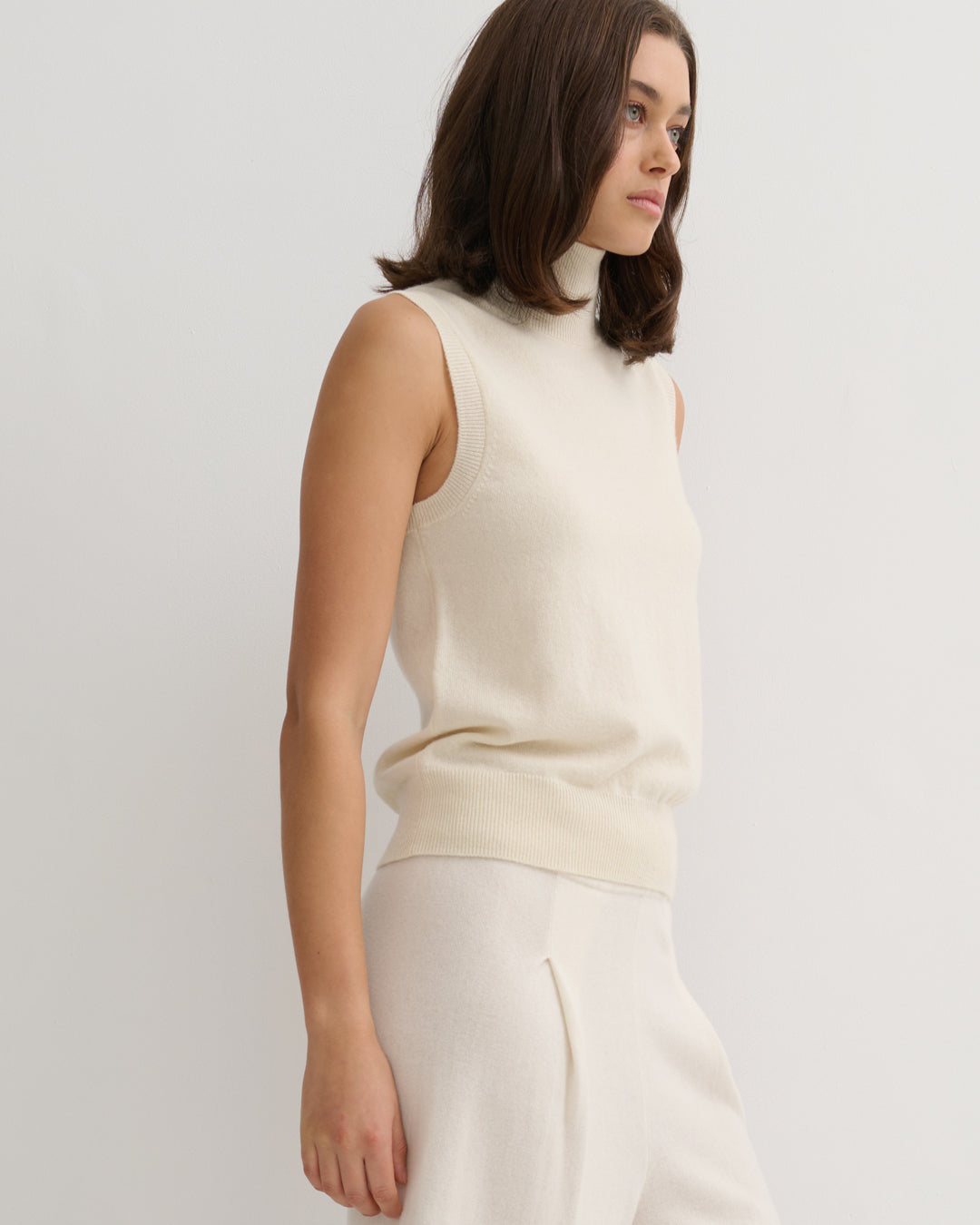 CASHMERE MOCK NECK SLEEVELESS TOP - CREAM RAW