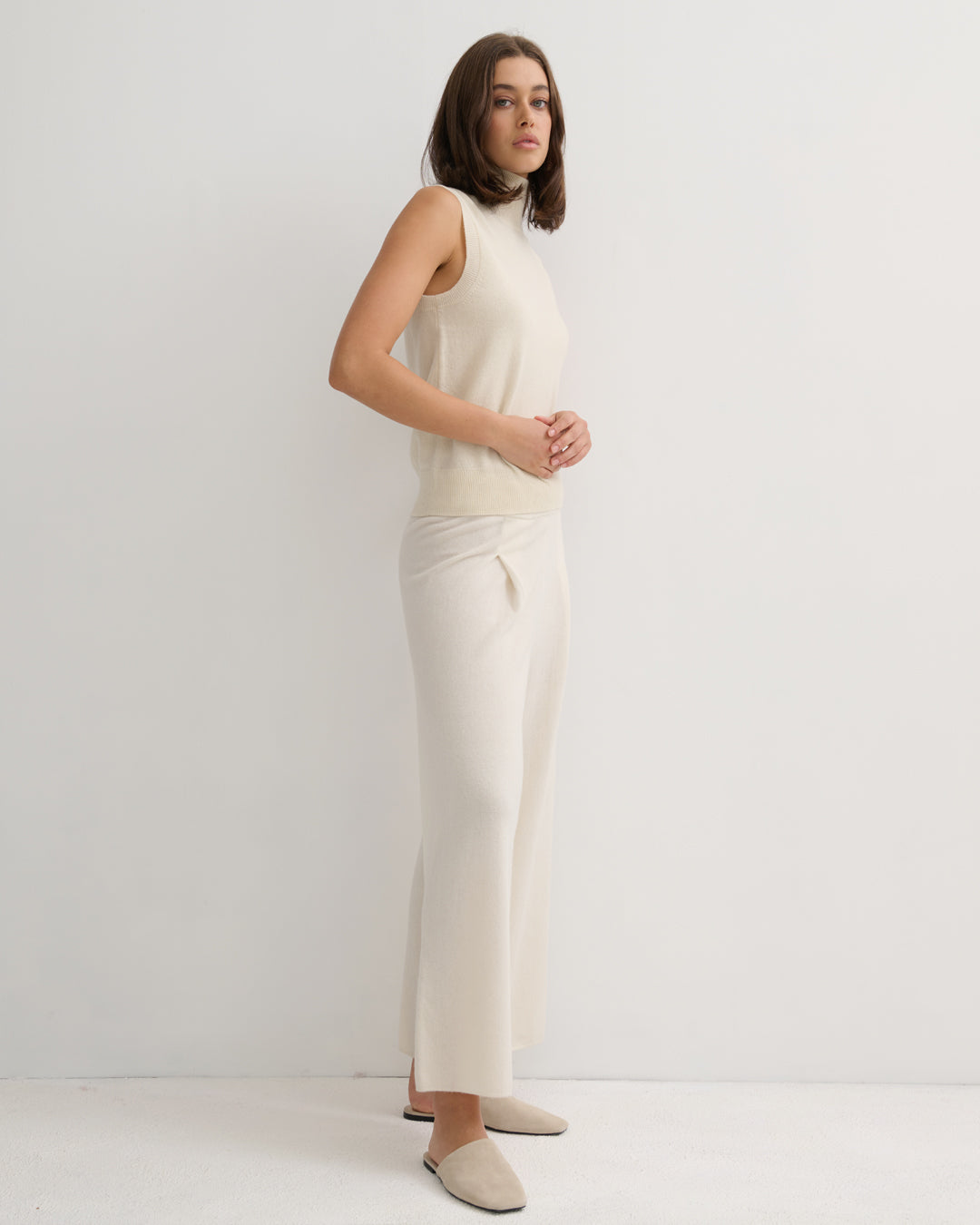 CASHMERE MOCK NECK SLEEVELESS TOP - CREAM RAW
