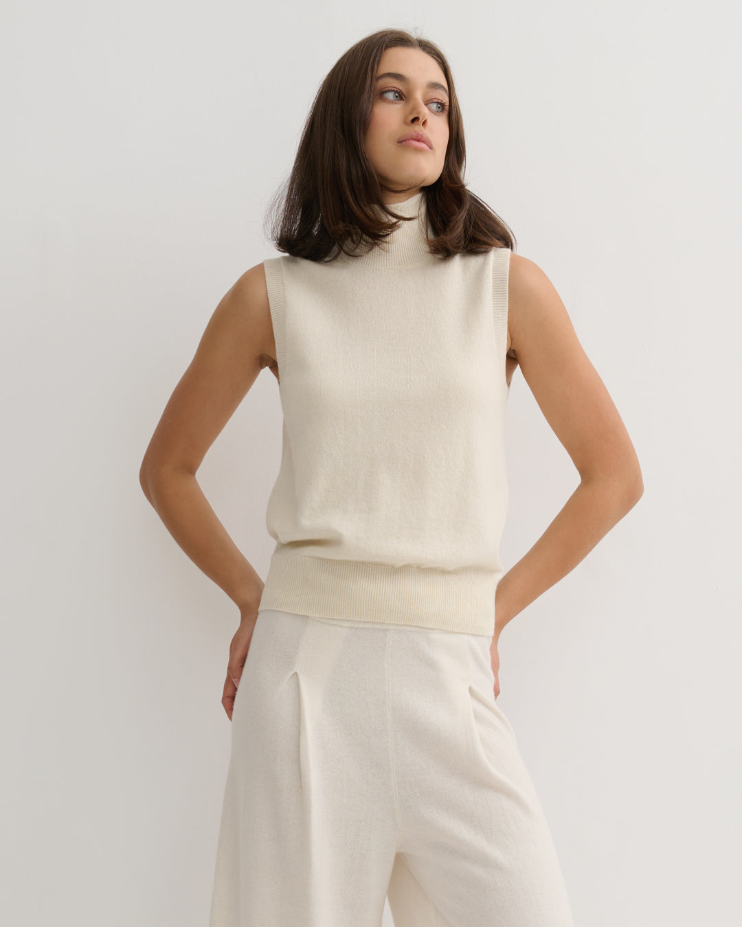 CASHMERE MOCK NECK SLEEVELESS TOP - CREAM RAW
