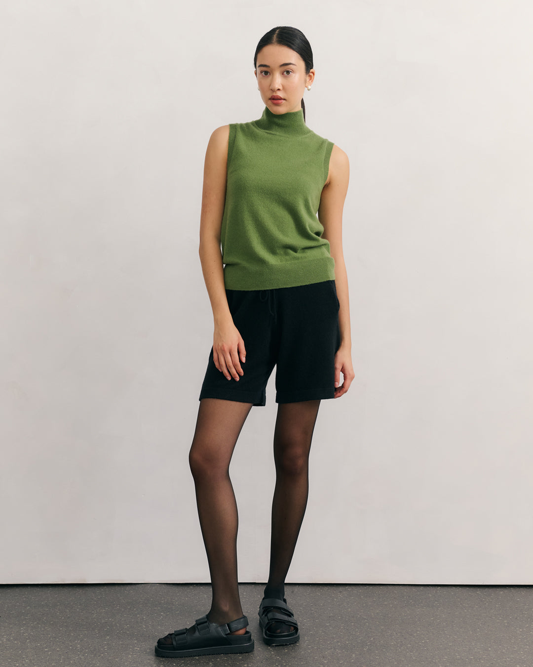 CASHMERE MOCK NECK SLEEVELESS TOP - KAFFIR GREEN