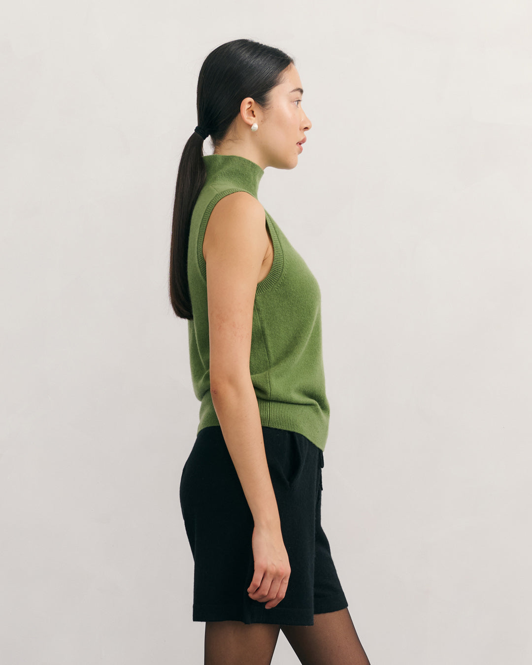 CASHMERE MOCK NECK SLEEVELESS TOP - KAFFIR GREEN