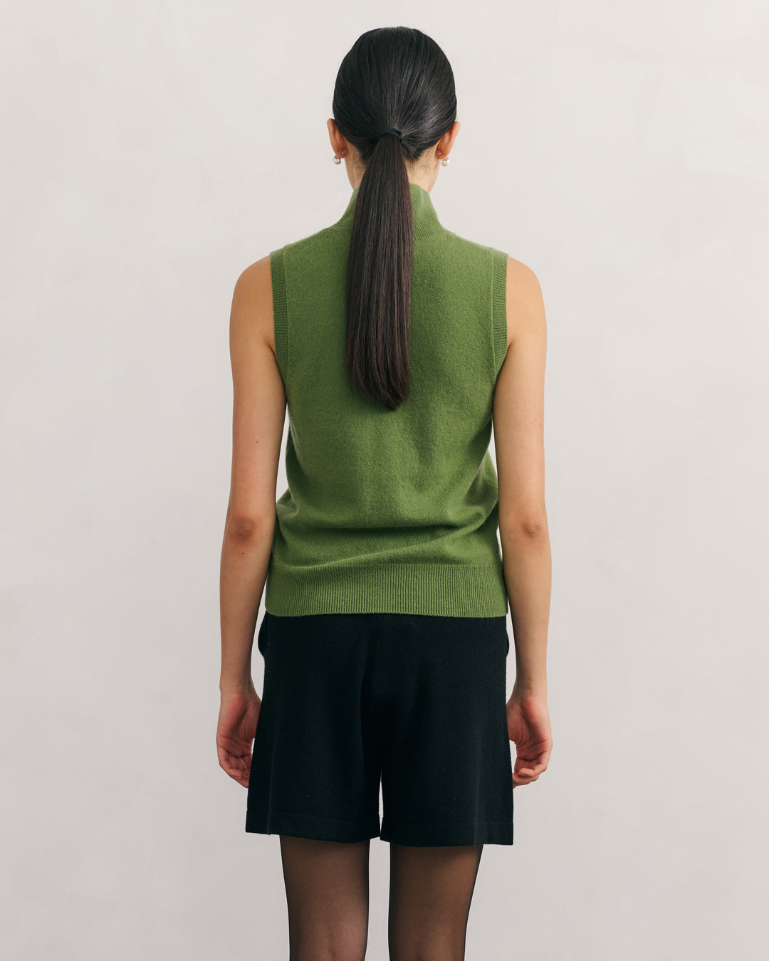 CASHMERE MOCK NECK SLEEVELESS TOP - KAFFIR GREEN