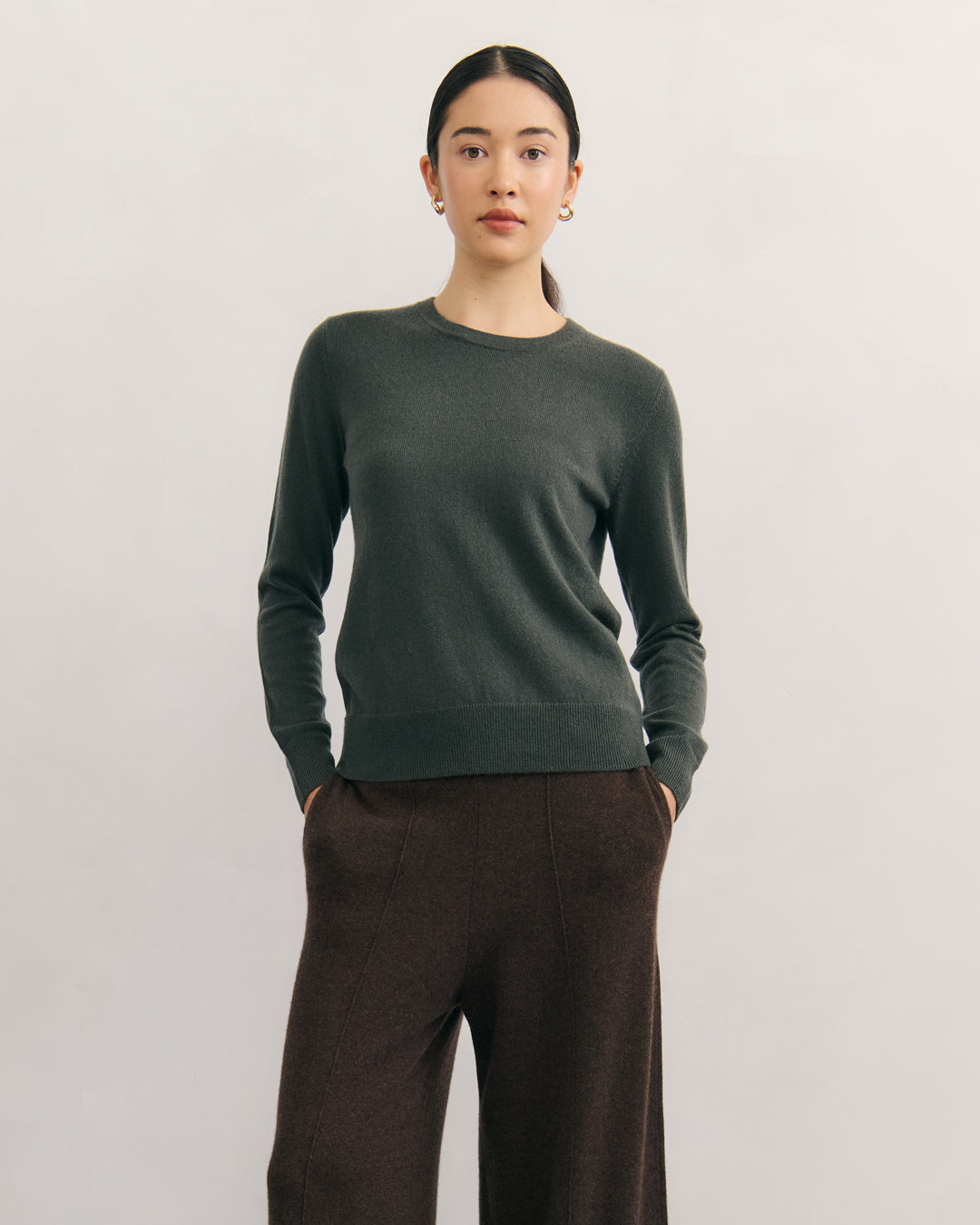 CASHMERE ESSENTIAL CREW NECK JUMPER - TEA LEAF