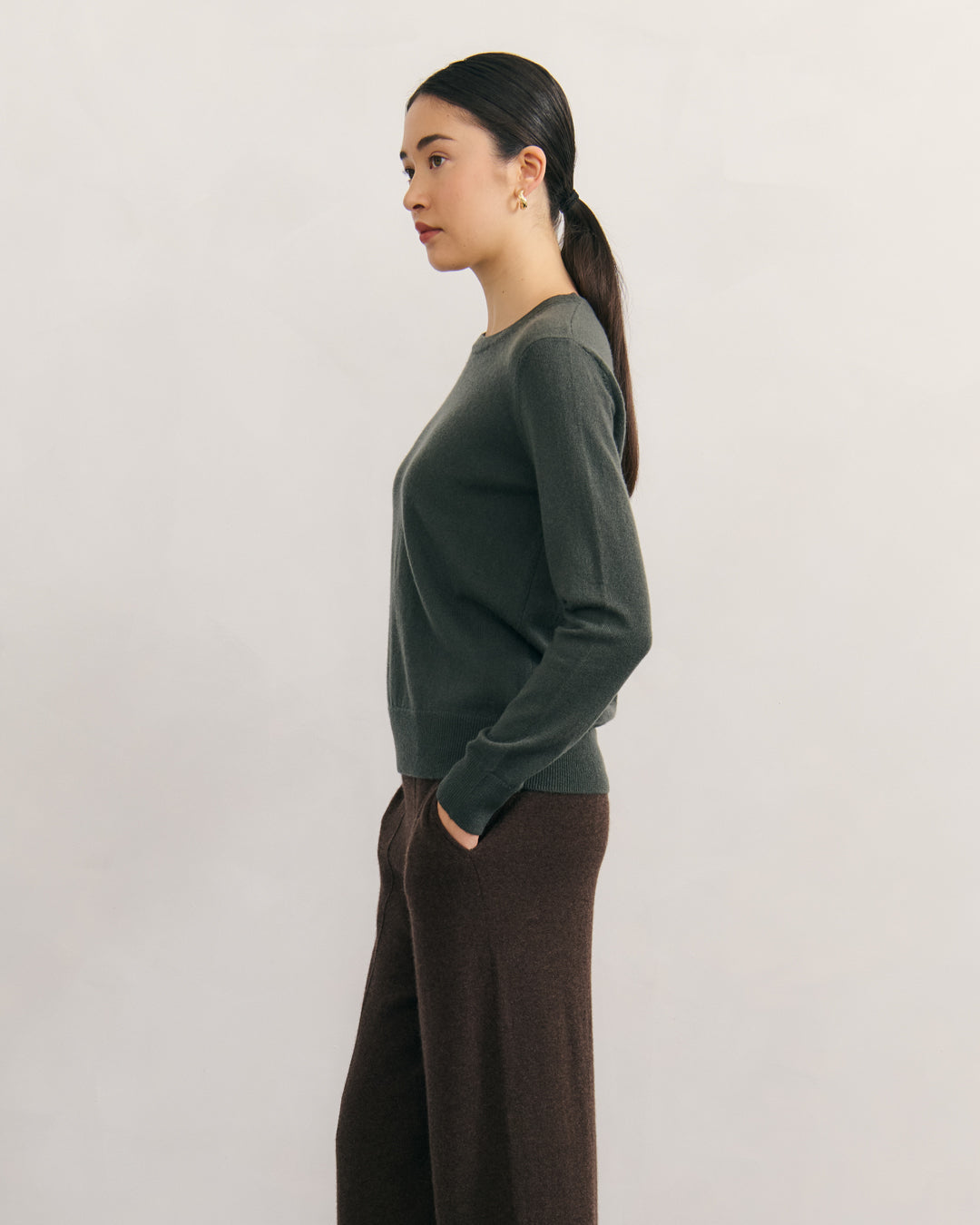 CASHMERE ESSENTIAL CREW NECK JUMPER - TEA LEAF