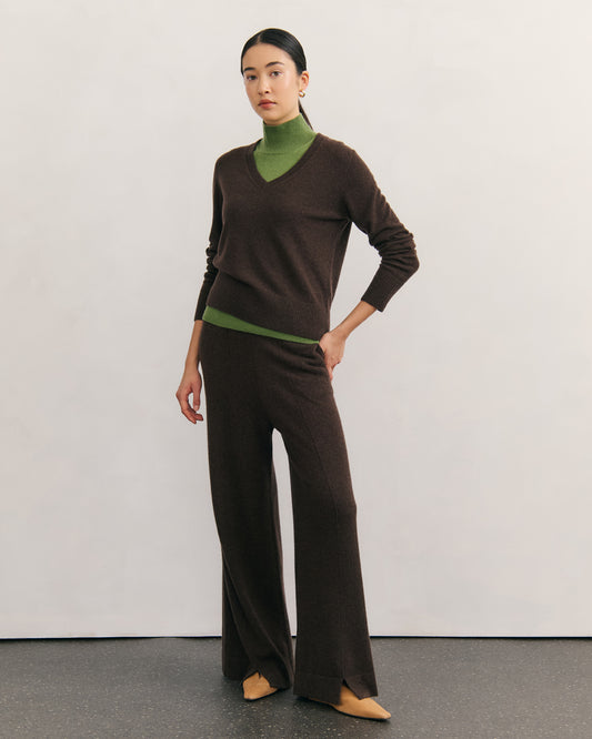 CASHMERE ESSENTIAL V NECK - CHOCOLATE
