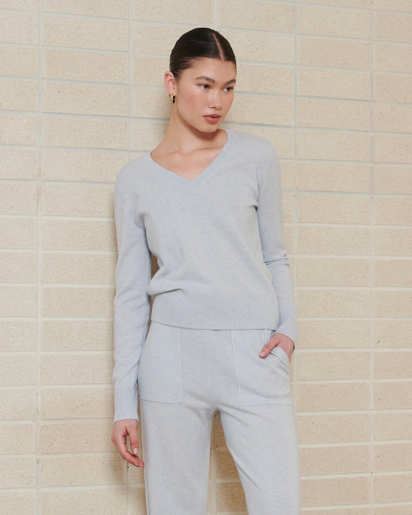 CASHMERE ESSENTIAL V NECK - ICE BLUE