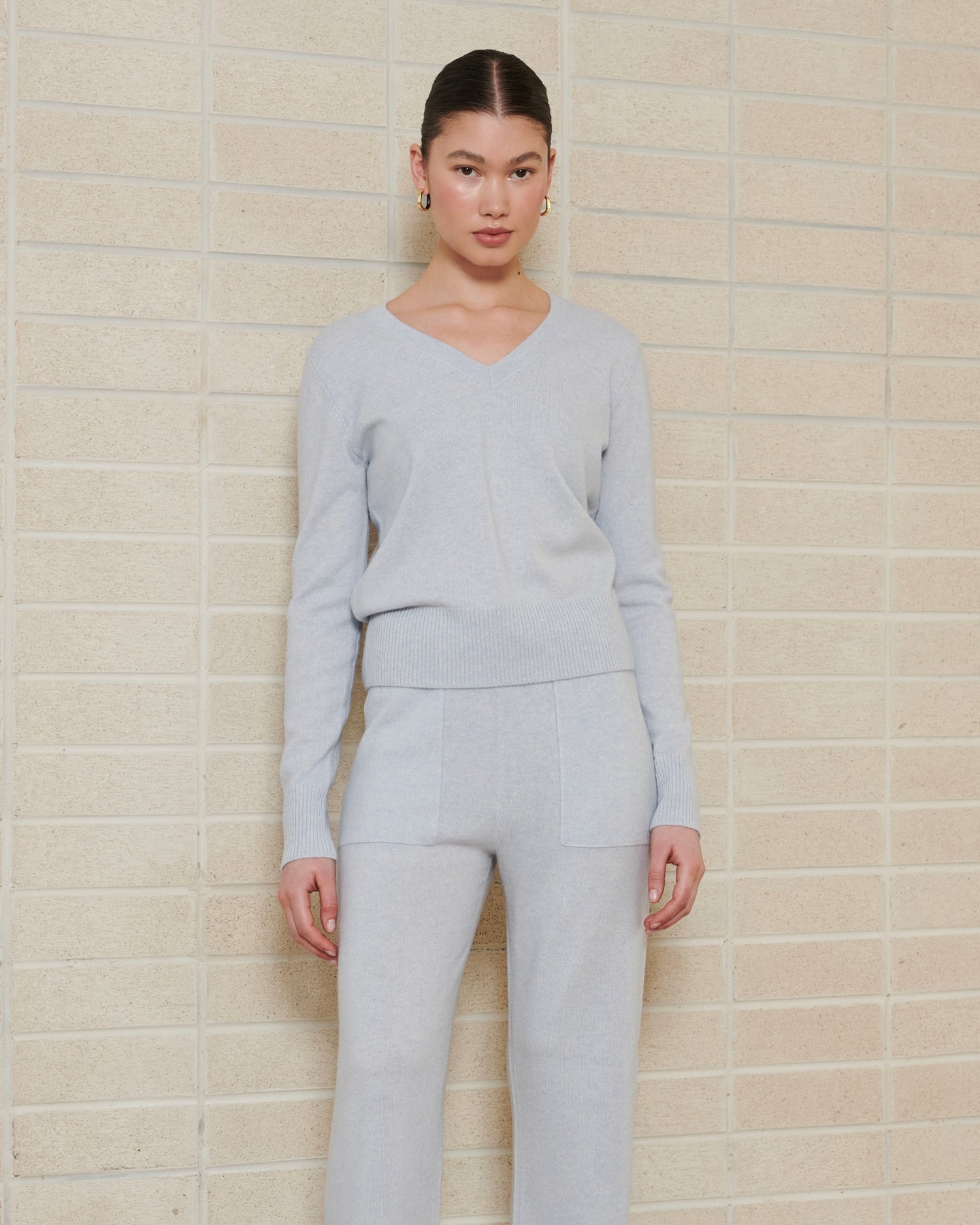 CASHMERE ESSENTIAL V NECK - ICE BLUE