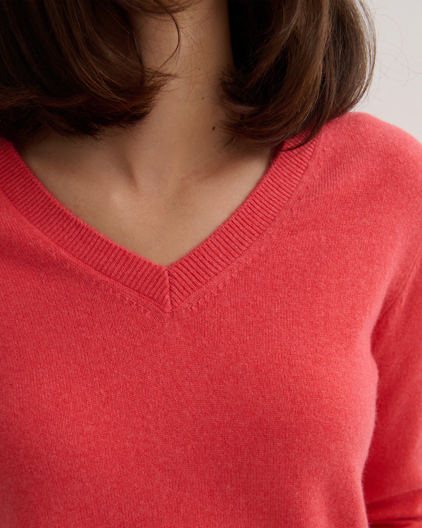 CASHMERE ESSENTIAL V NECK - TULIP