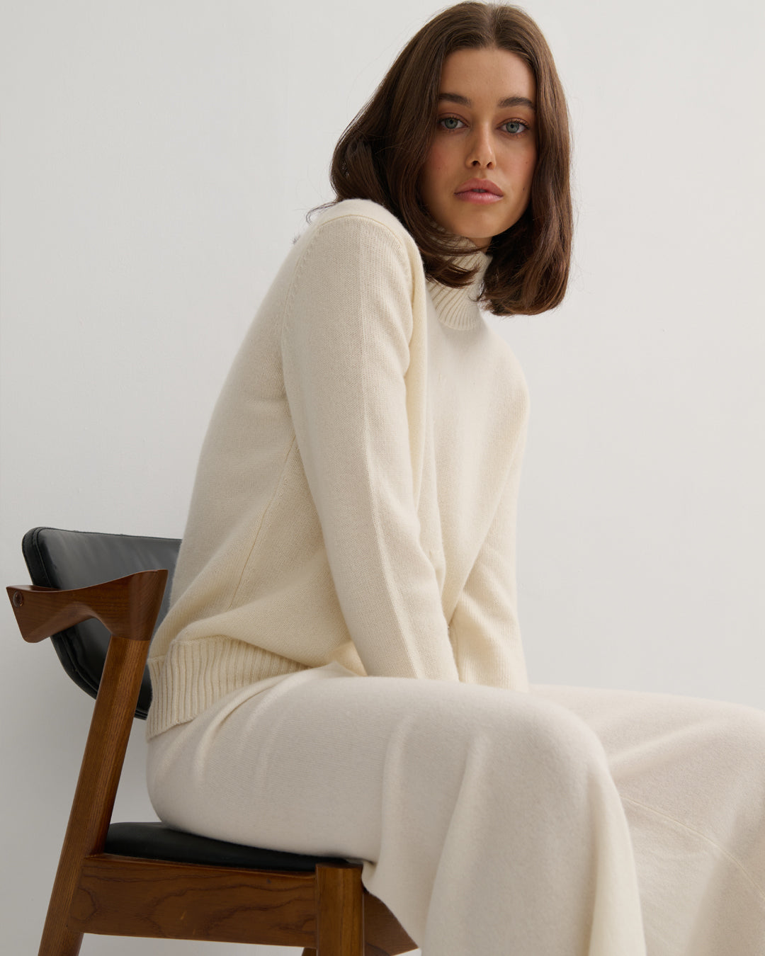 CASHMERE LUXE MOCK NECK PULLOVER - CREAM RAW