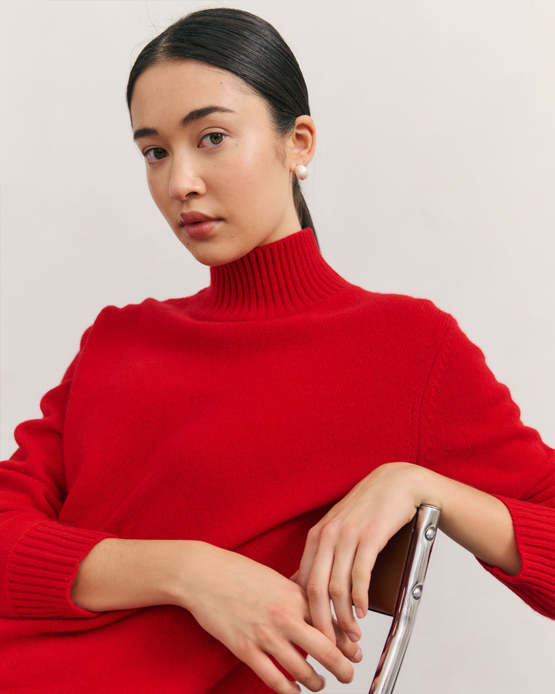 CASHMERE LUXE MOCK NECK PULLOVER - SCARLET RED