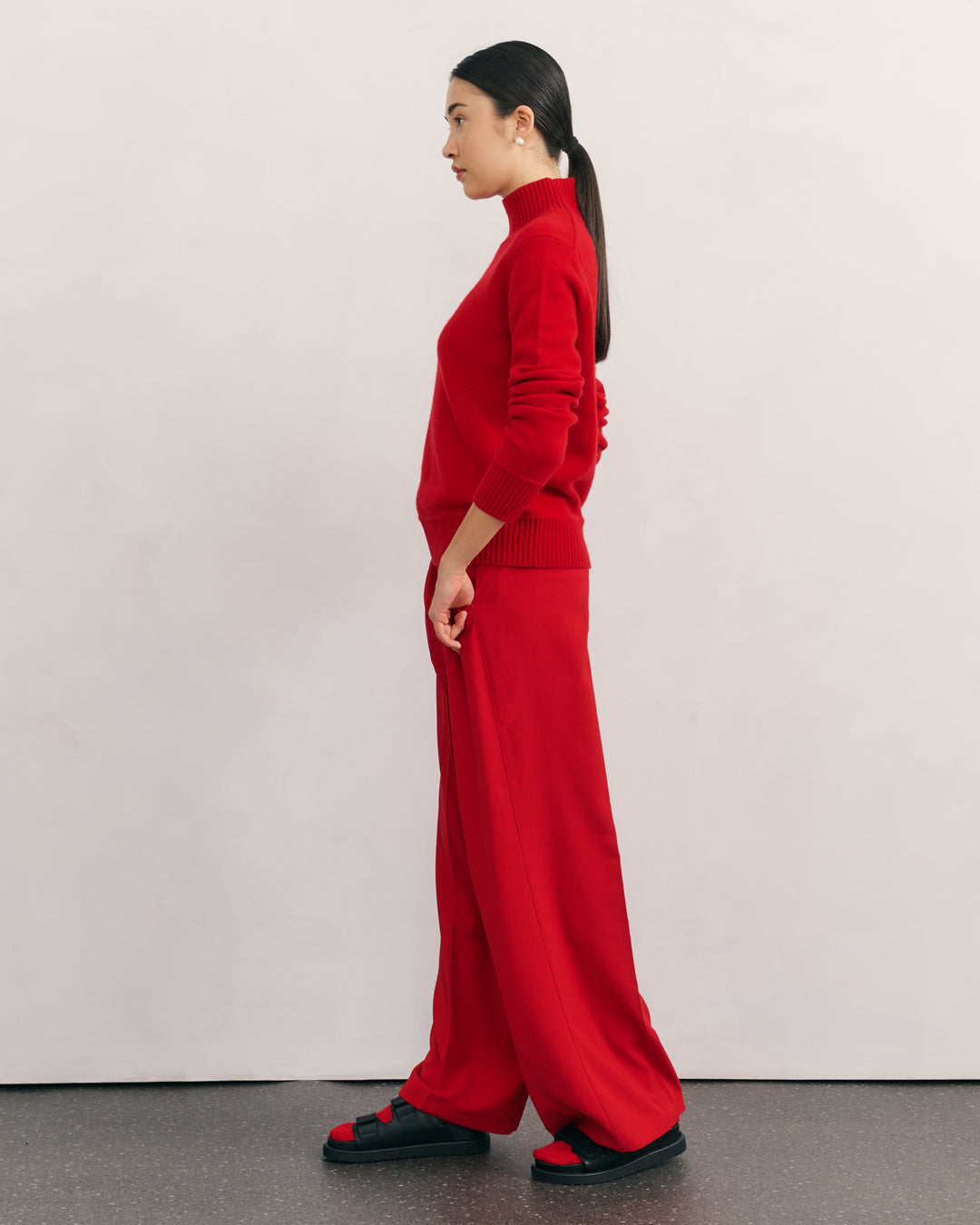 CASHMERE LUXE MOCK NECK PULLOVER - SCARLET RED