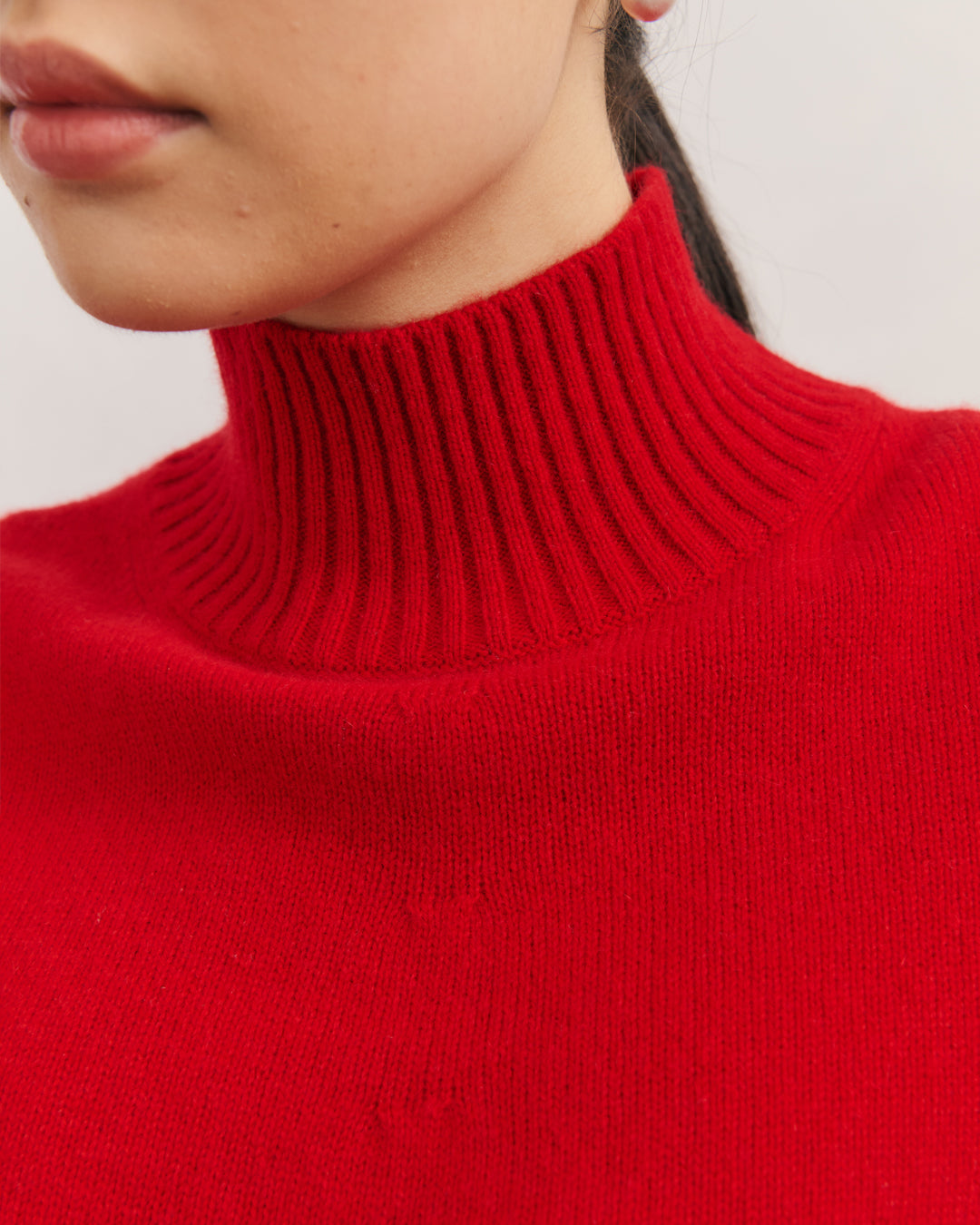 CASHMERE LUXE MOCK NECK PULLOVER - SCARLET RED
