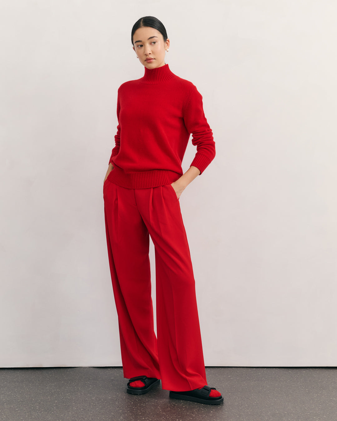 CASHMERE LUXE MOCK NECK PULLOVER - SCARLET RED
