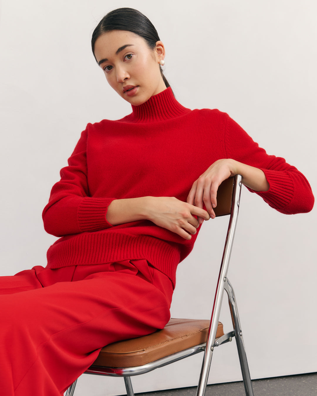 CASHMERE LUXE MOCK NECK PULLOVER - SCARLET RED