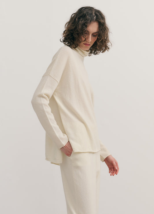 SPLIT SIDE ROLLNECK RELAXED CASHMERE PULLOVER - CREAM RAW