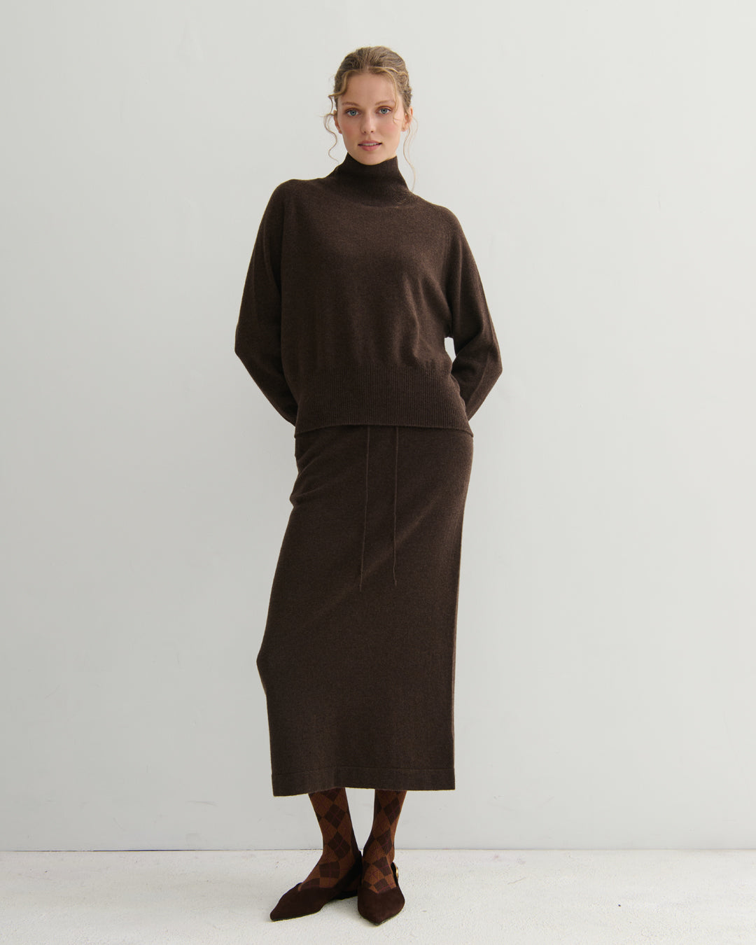 DROPPED RAGLAN HIGH NECK PULLOVER - CHOCOLATE