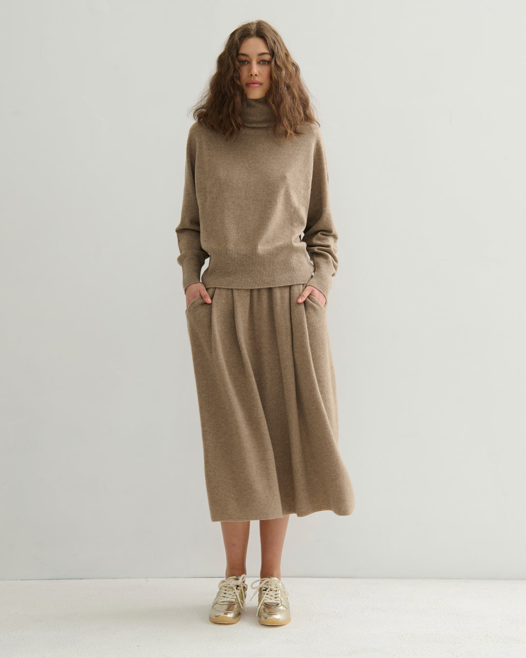 DROPPED RAGLAN HIGH NECK PULLOVER - SHIITAKE RAW