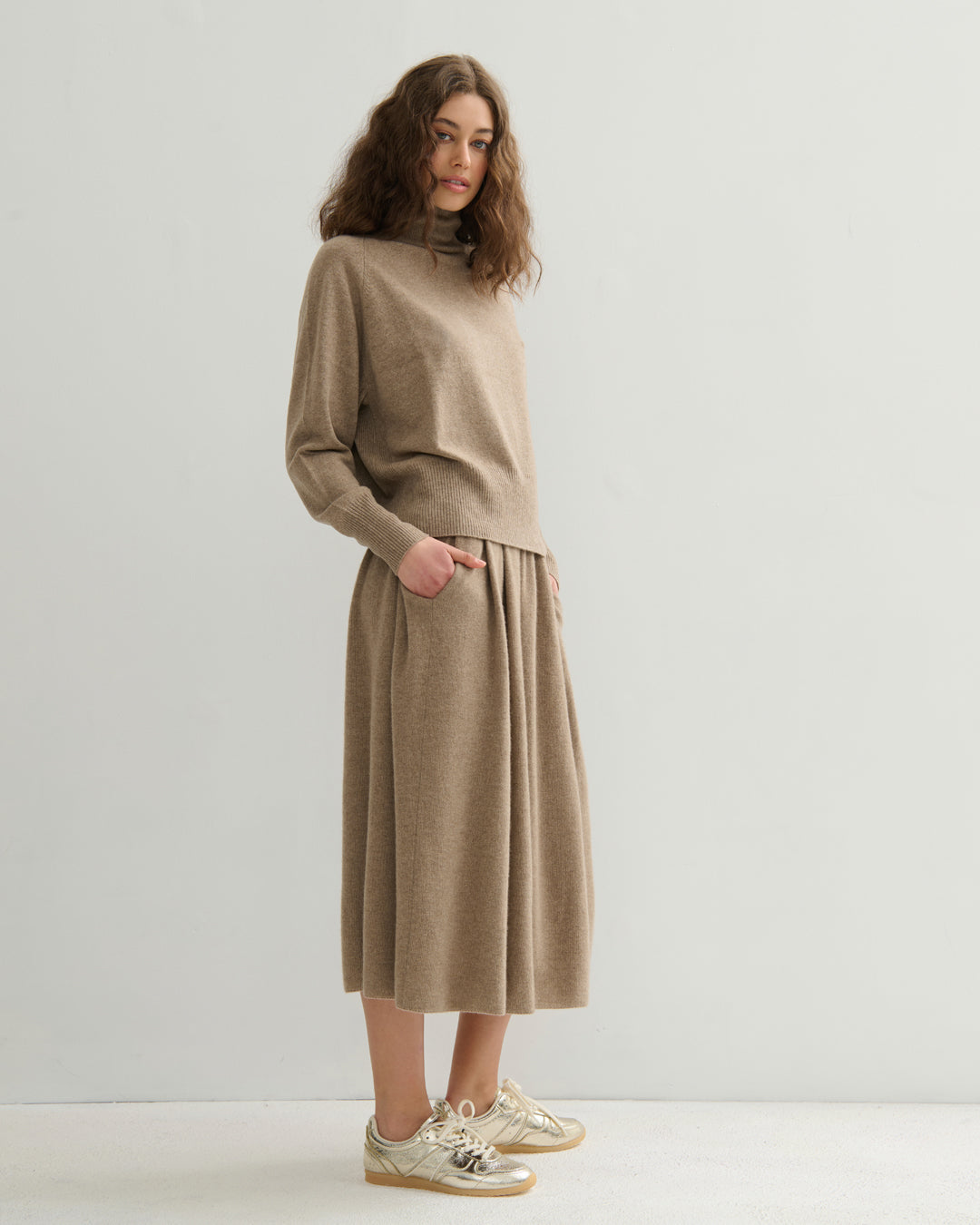 DROPPED RAGLAN HIGH NECK PULLOVER - SHIITAKE RAW