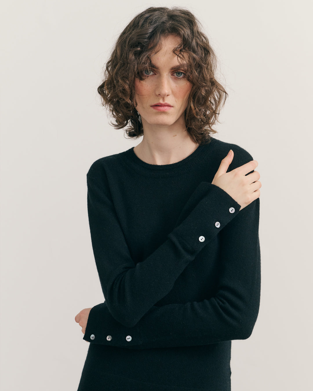 CASHMERE UTOPIA LUXFIT CREW - BLACK