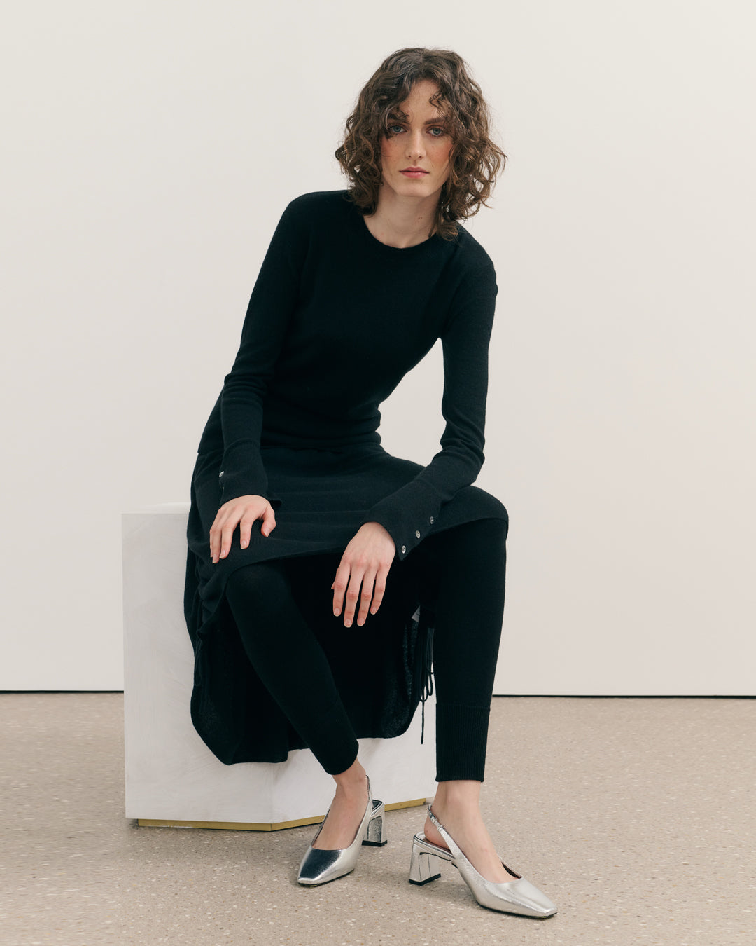 CASHMERE UTOPIA LUXFIT CREW - BLACK
