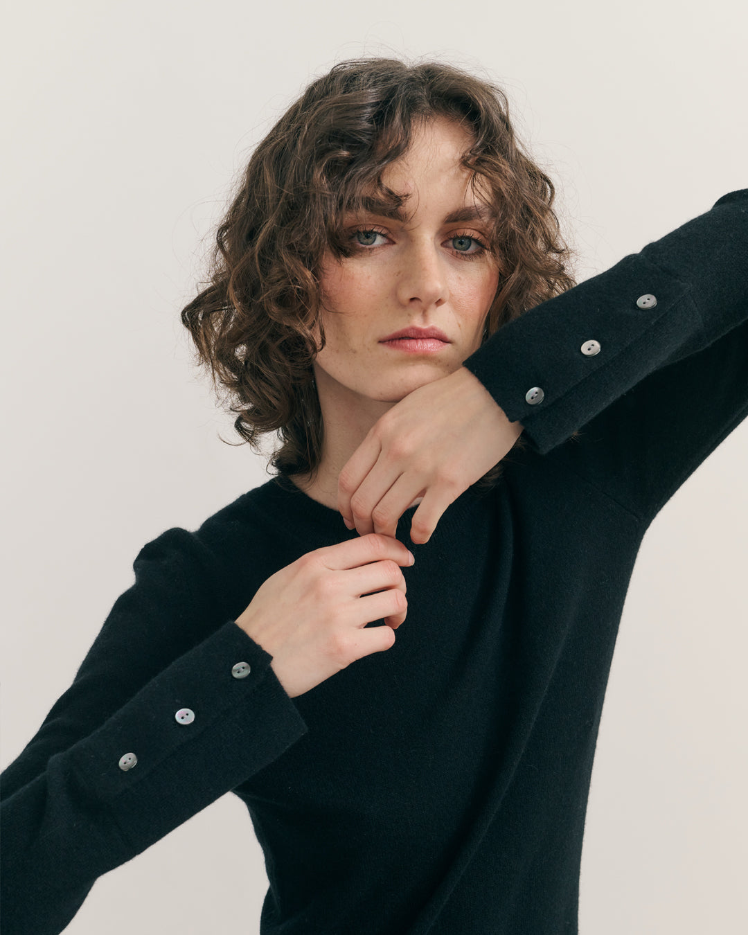 CASHMERE UTOPIA LUXFIT CREW - BLACK