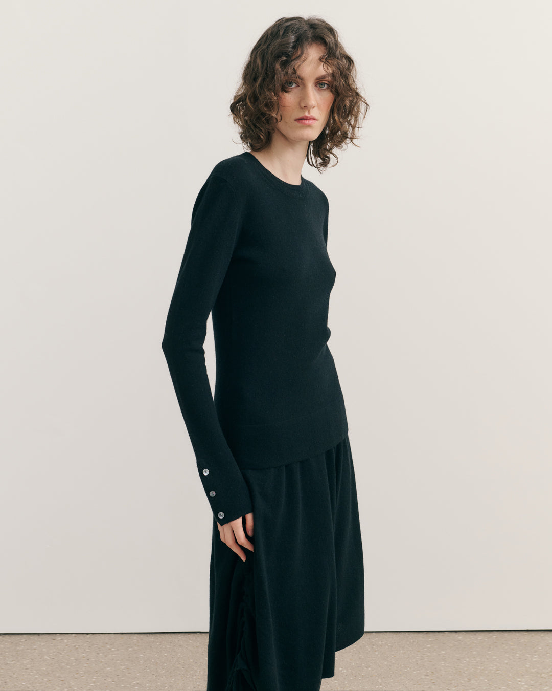CASHMERE UTOPIA LUXFIT CREW - BLACK
