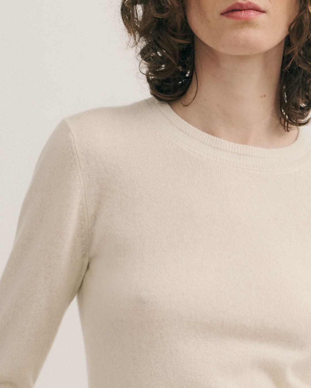 CASHMERE UTOPIA LUXFIT CREW - CREAM