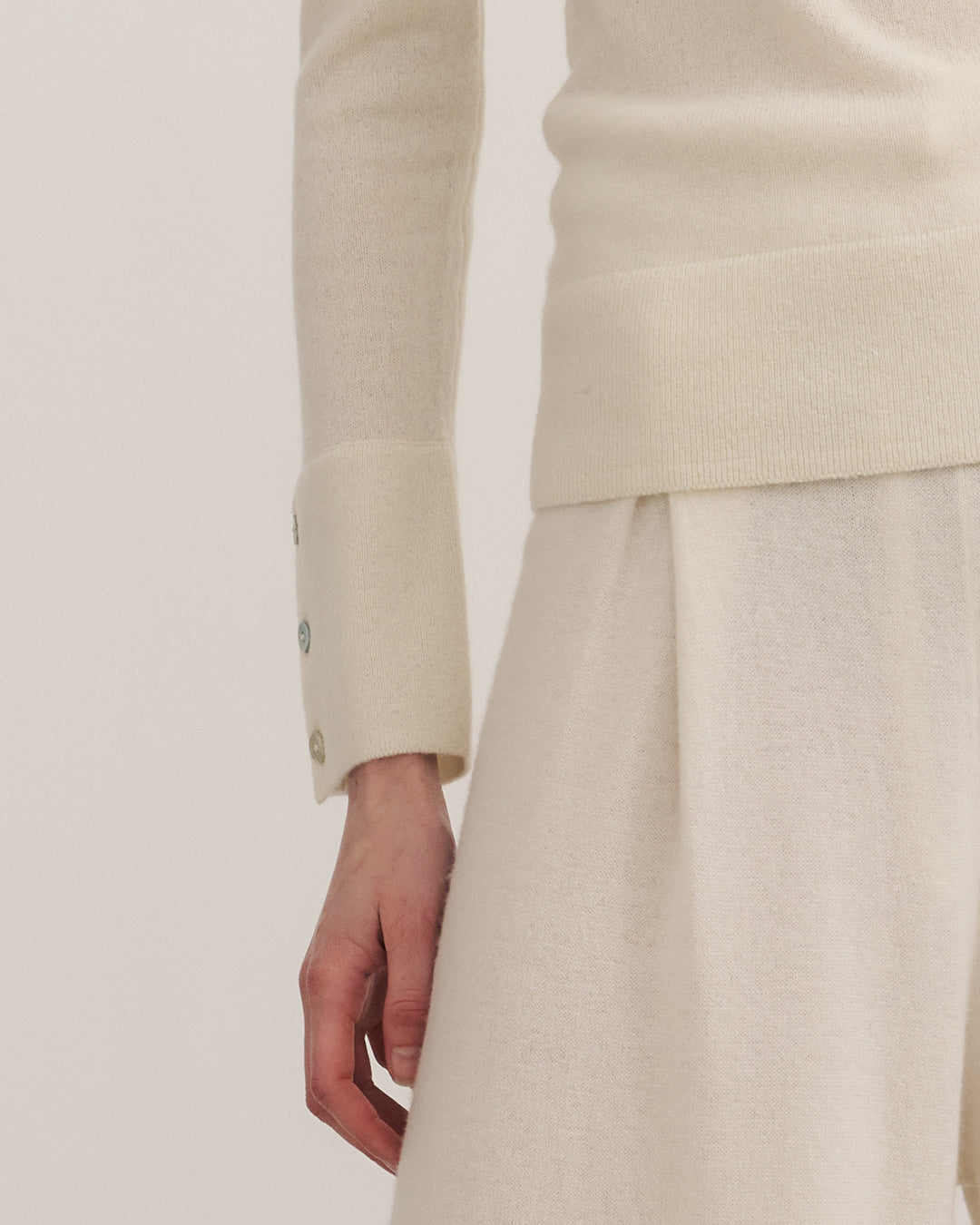 CASHMERE UTOPIA LUXFIT CREW - CREAM