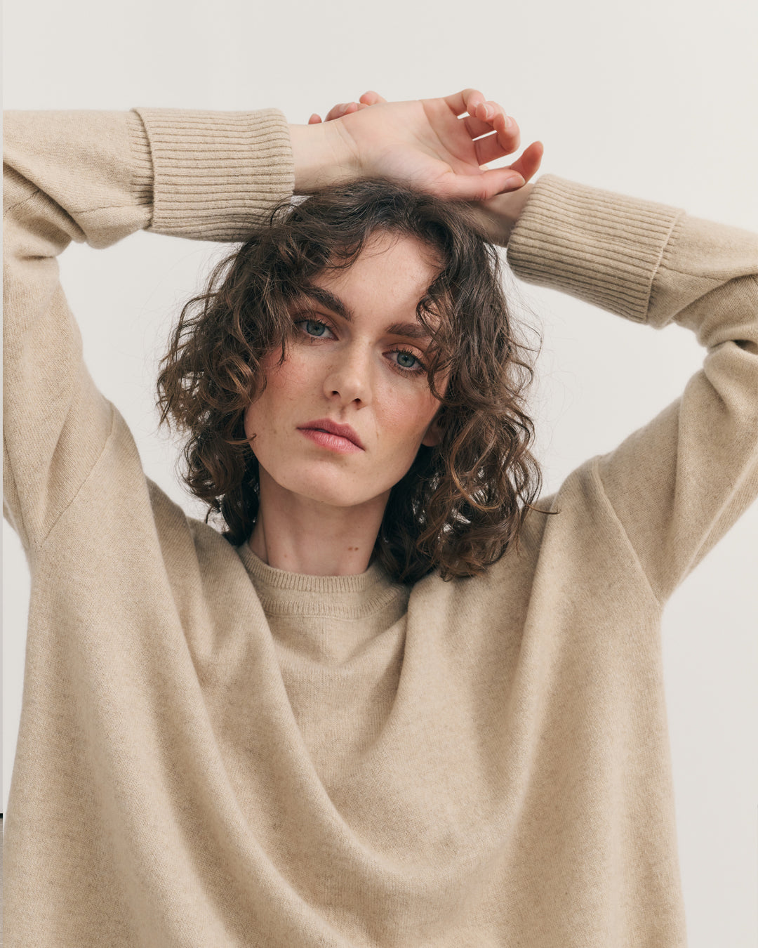 CASHMERE RELAXED CREW NECK PULLOVER - BEIGE RAW
