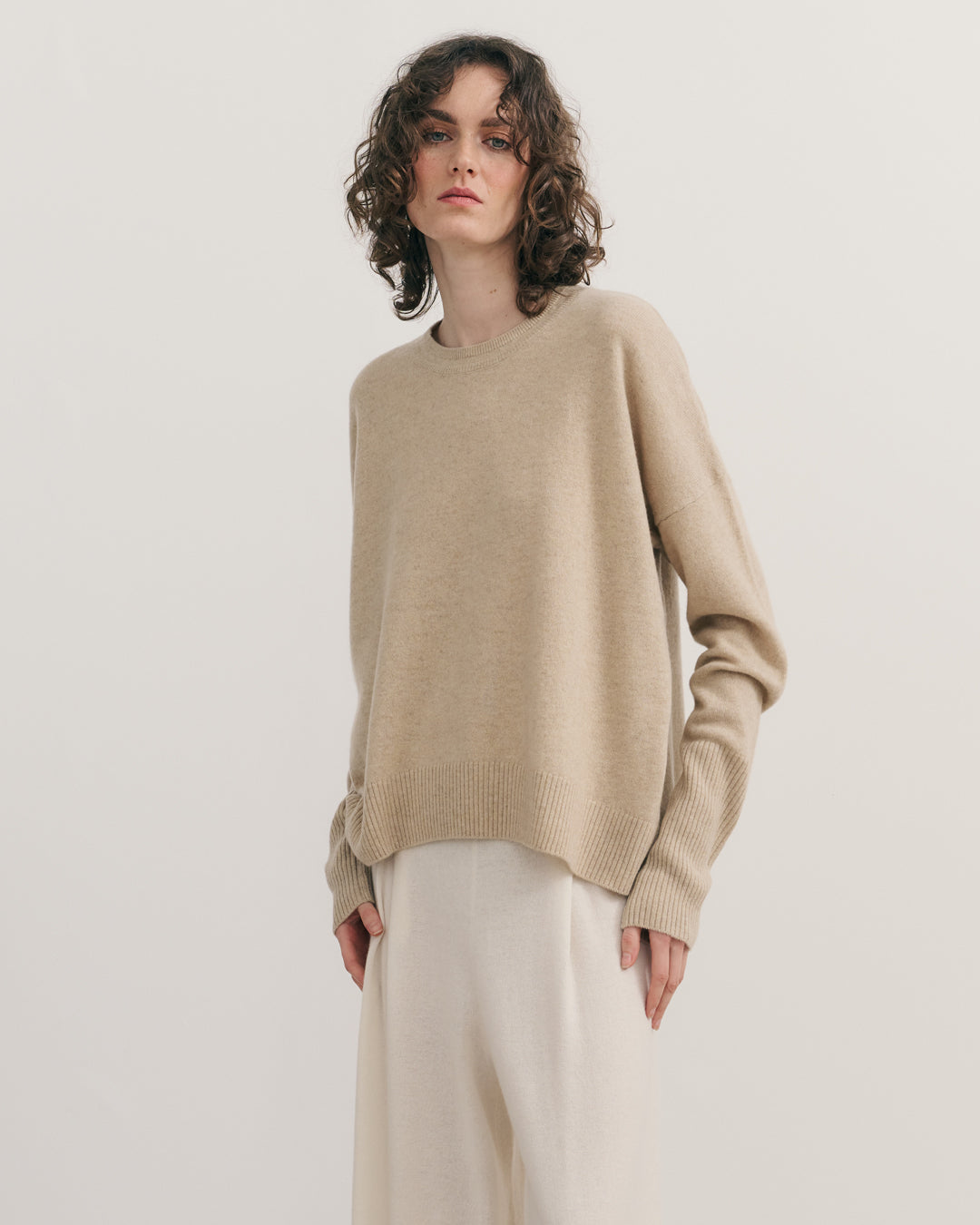 CASHMERE RELAXED CREW NECK PULLOVER - BEIGE RAW