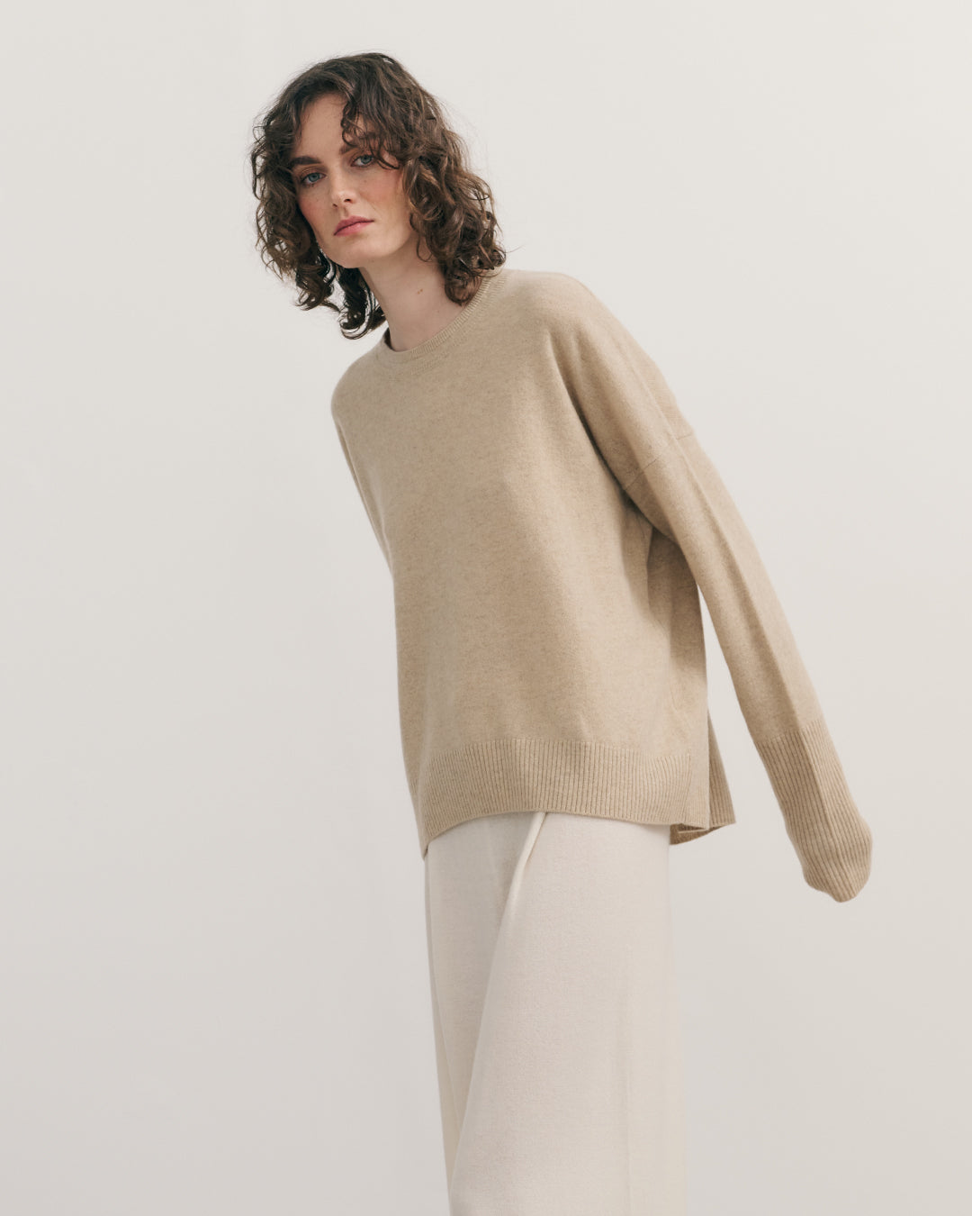 CASHMERE RELAXED CREW NECK PULLOVER - BEIGE RAW