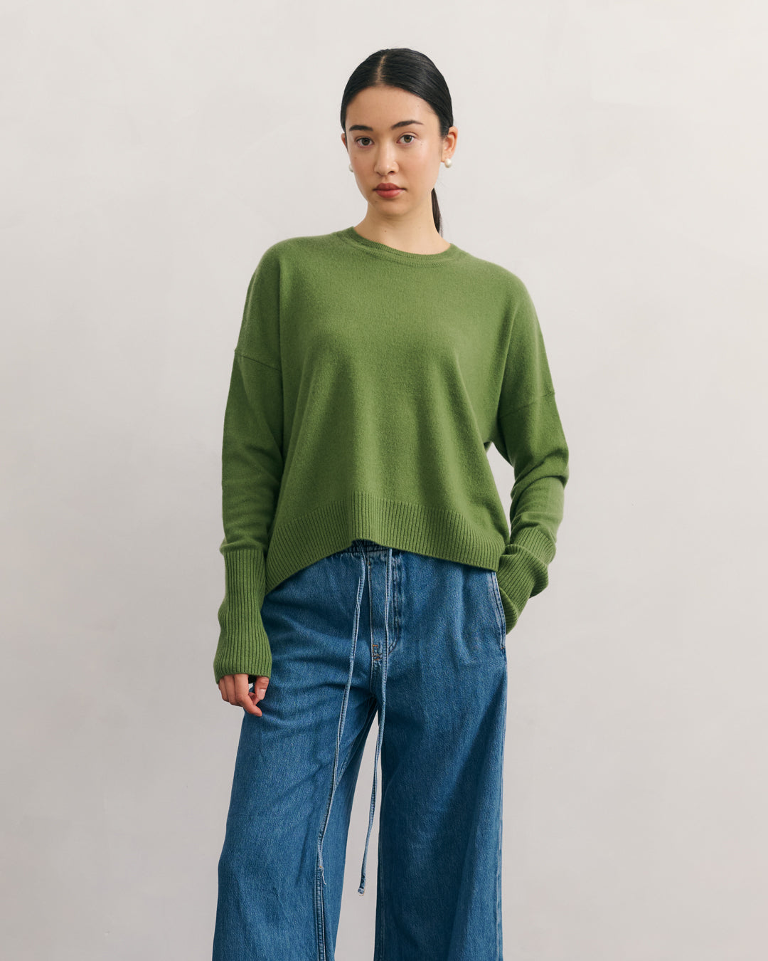 CASHMERE RELAXED CREW NECK PULLOVER - KAFFIR GREEN