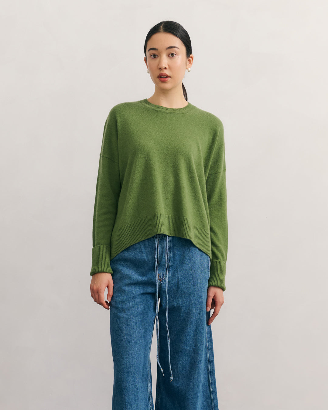 CASHMERE RELAXED CREW NECK PULLOVER - KAFFIR GREEN