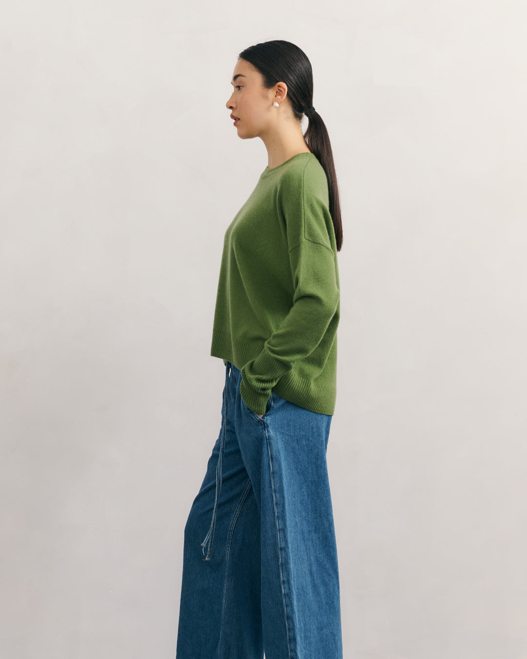 CASHMERE RELAXED CREW NECK PULLOVER - KAFFIR GREEN