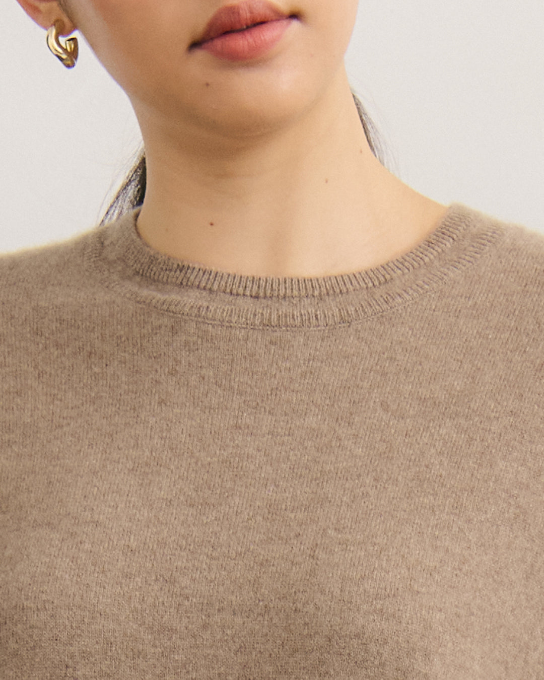 CASHMERE RELAXED CREW NECK PULLOVER - SHIITAKE RAW