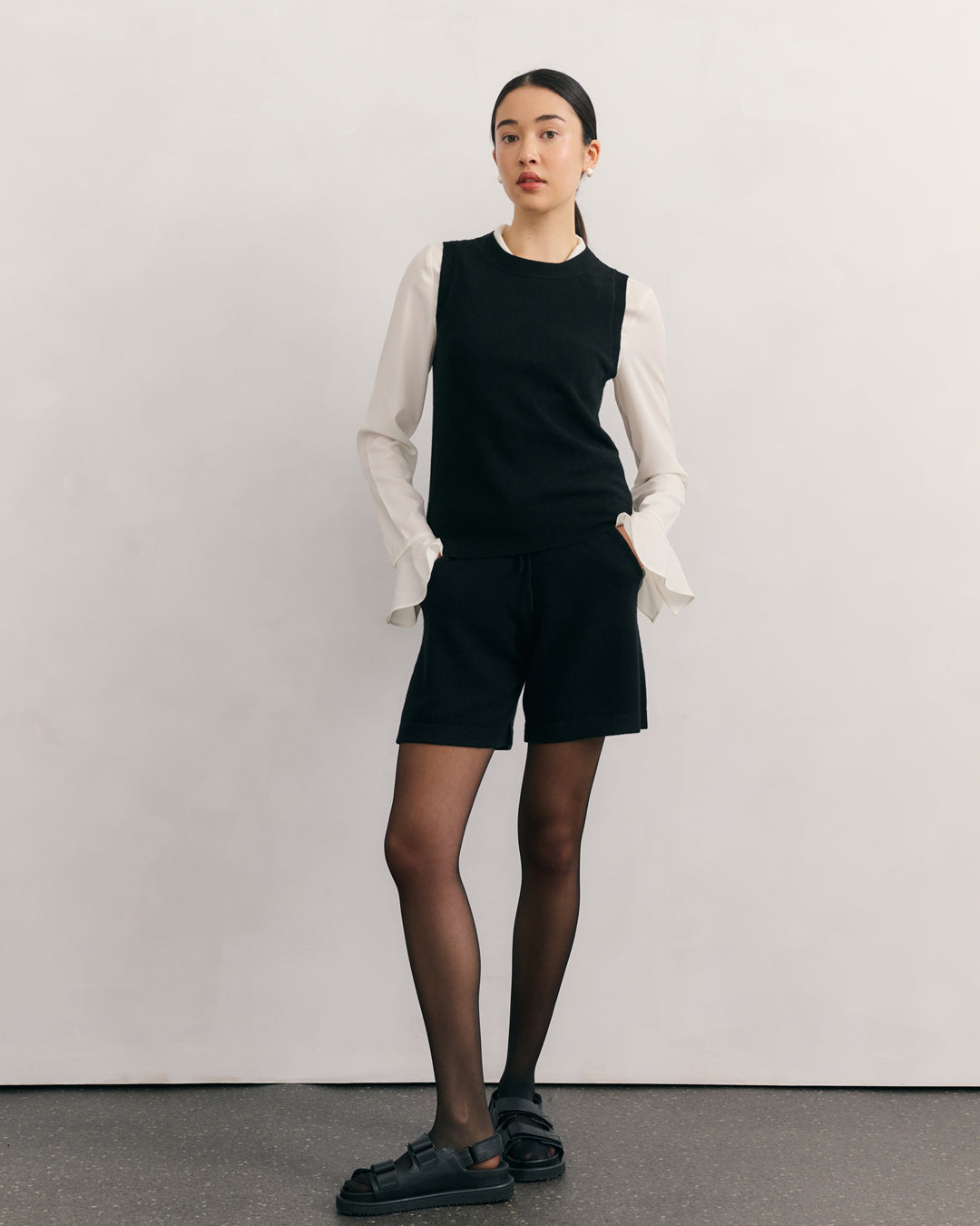 CASHMERE ALL YEAR ROUND CREW NECK TANK - BLACK