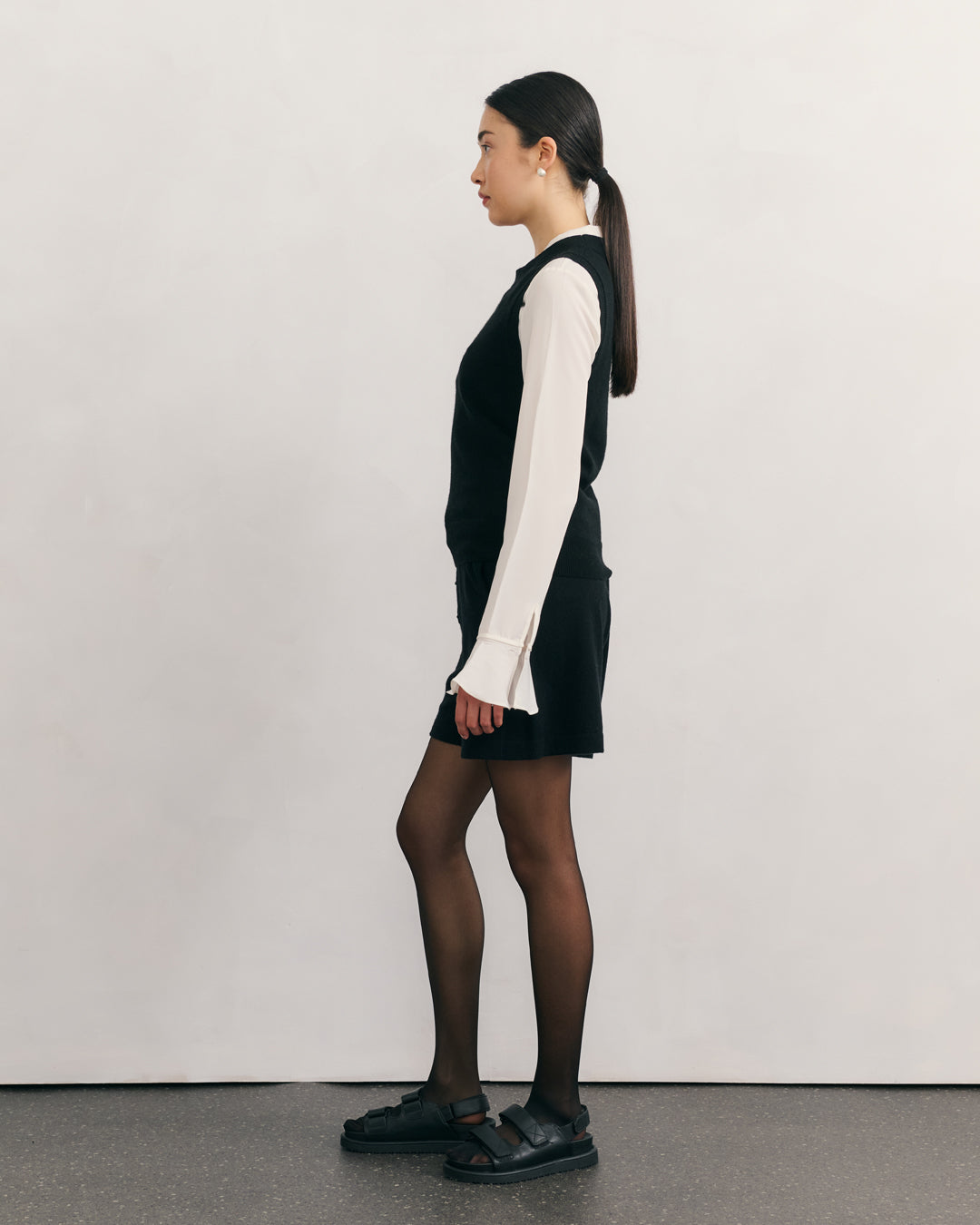 CASHMERE ALL YEAR ROUND CREW NECK TANK - BLACK