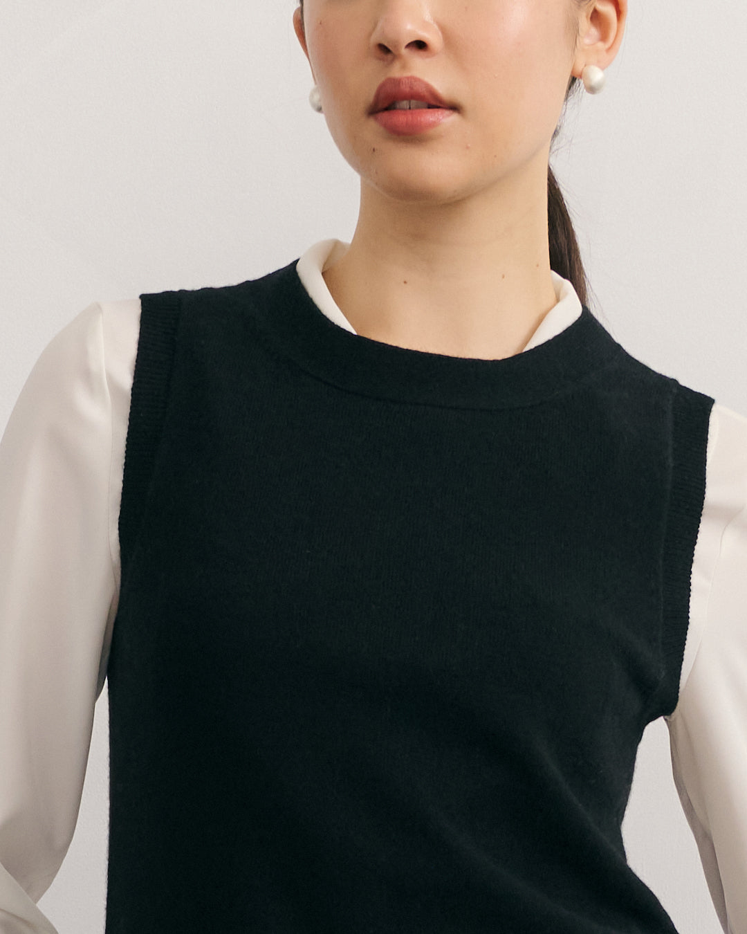 CASHMERE ALL YEAR ROUND CREW NECK TANK - BLACK