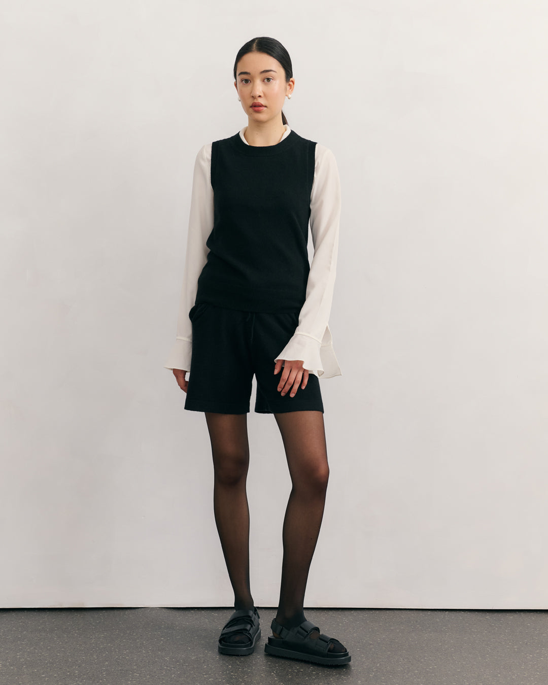 CASHMERE ALL YEAR ROUND CREW NECK TANK - BLACK