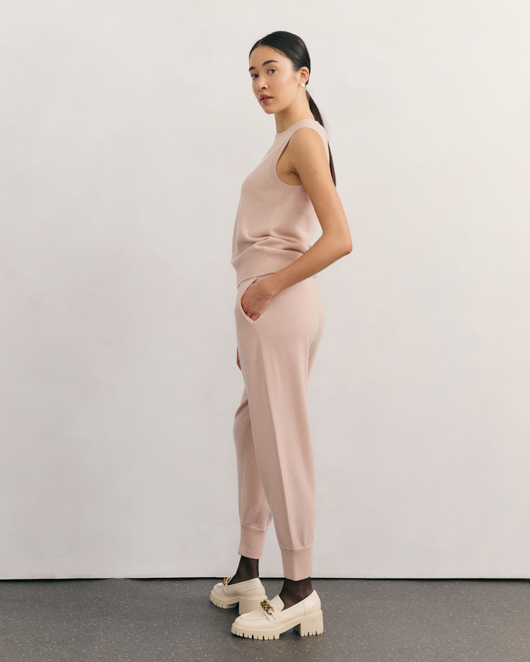 CASHMERE ALL YEAR ROUND CREW NECK TANK - BLUSH