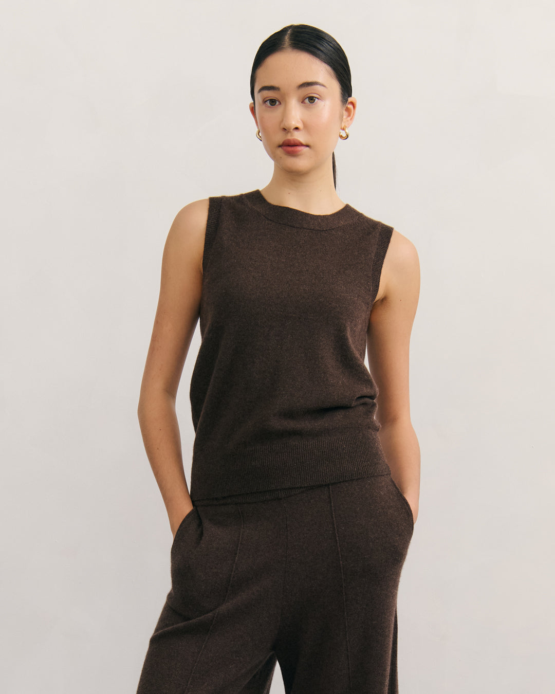 CASHMERE ALL YEAR ROUND CREW NECK TANK - CHOCOLATE